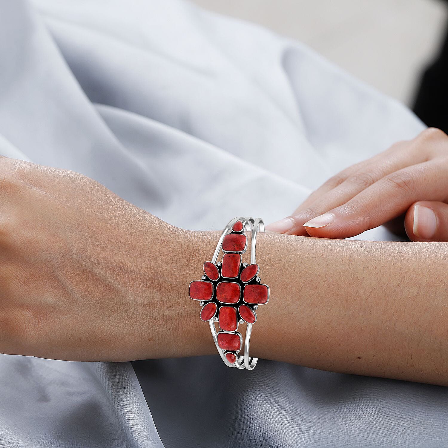 Santa Fe Collection - Red Spiny Oyster Shell Cuff Bangle (Size 6.5) in Sterling Silver 15.00 Ct, Silver Wt.20.00 Gms