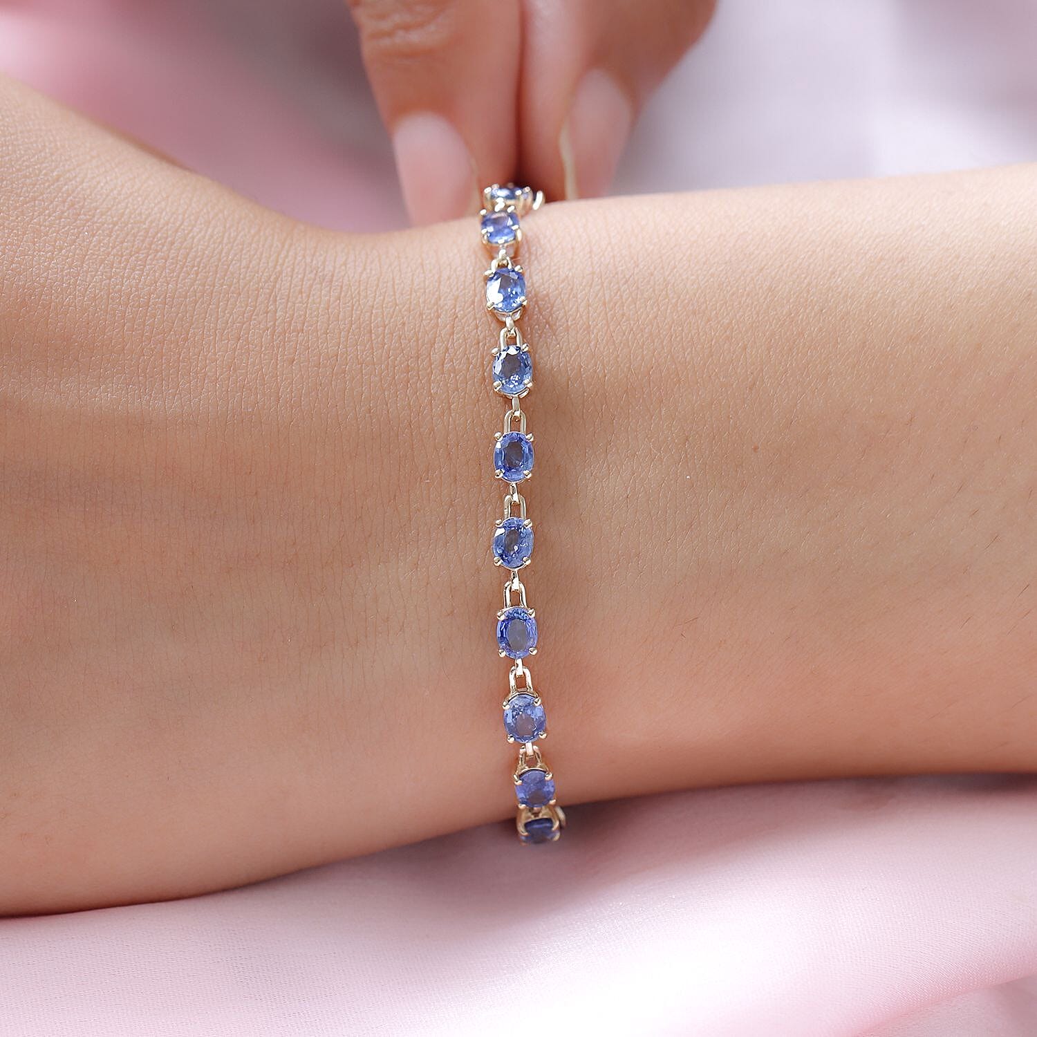 14K Yellow Gold Blue Ceylon Sapphire Bracelet (Size - 7.5) 7.44 Ct.