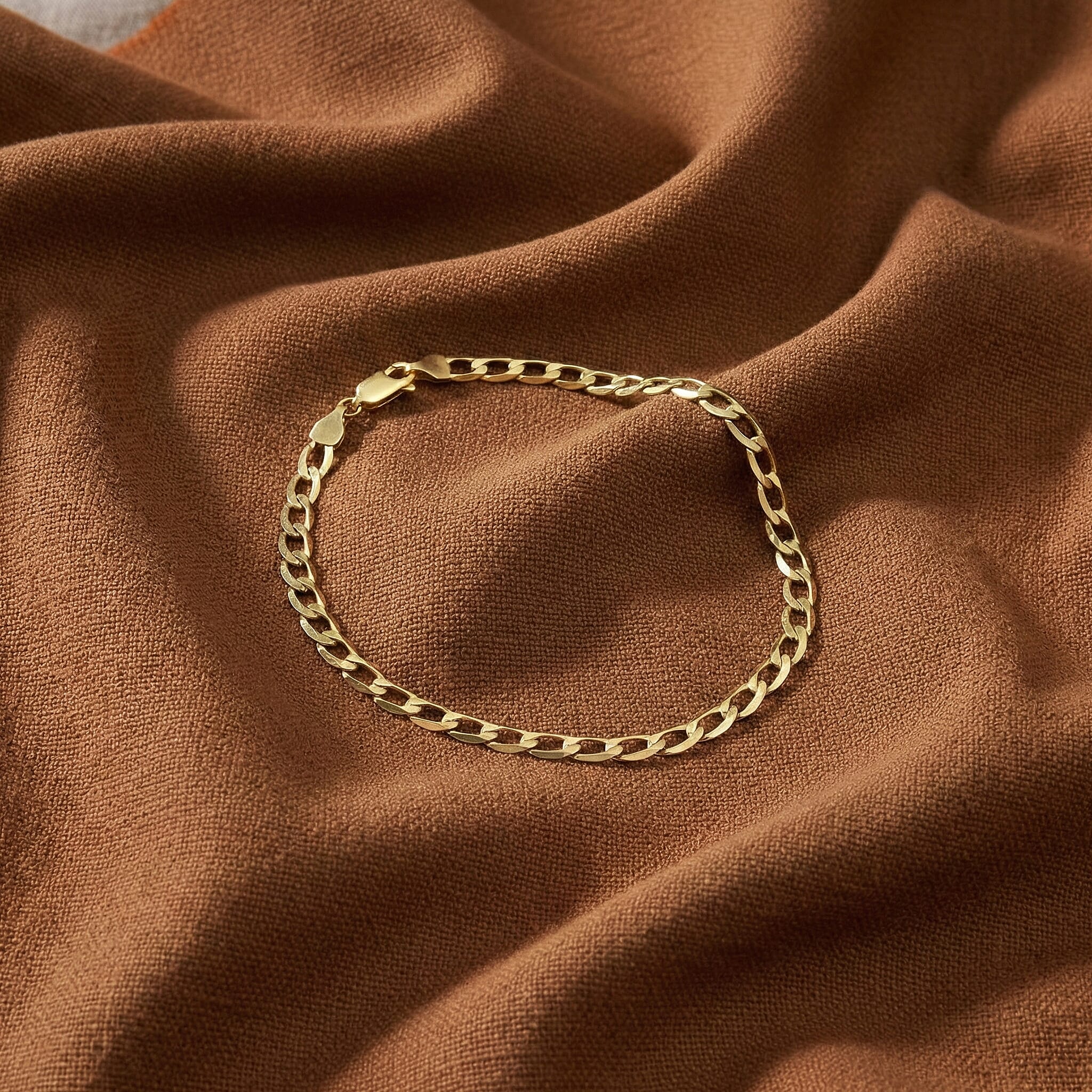 9K Yellow Gold Diamond Cut Flat Curb Bracelet 7 Inch