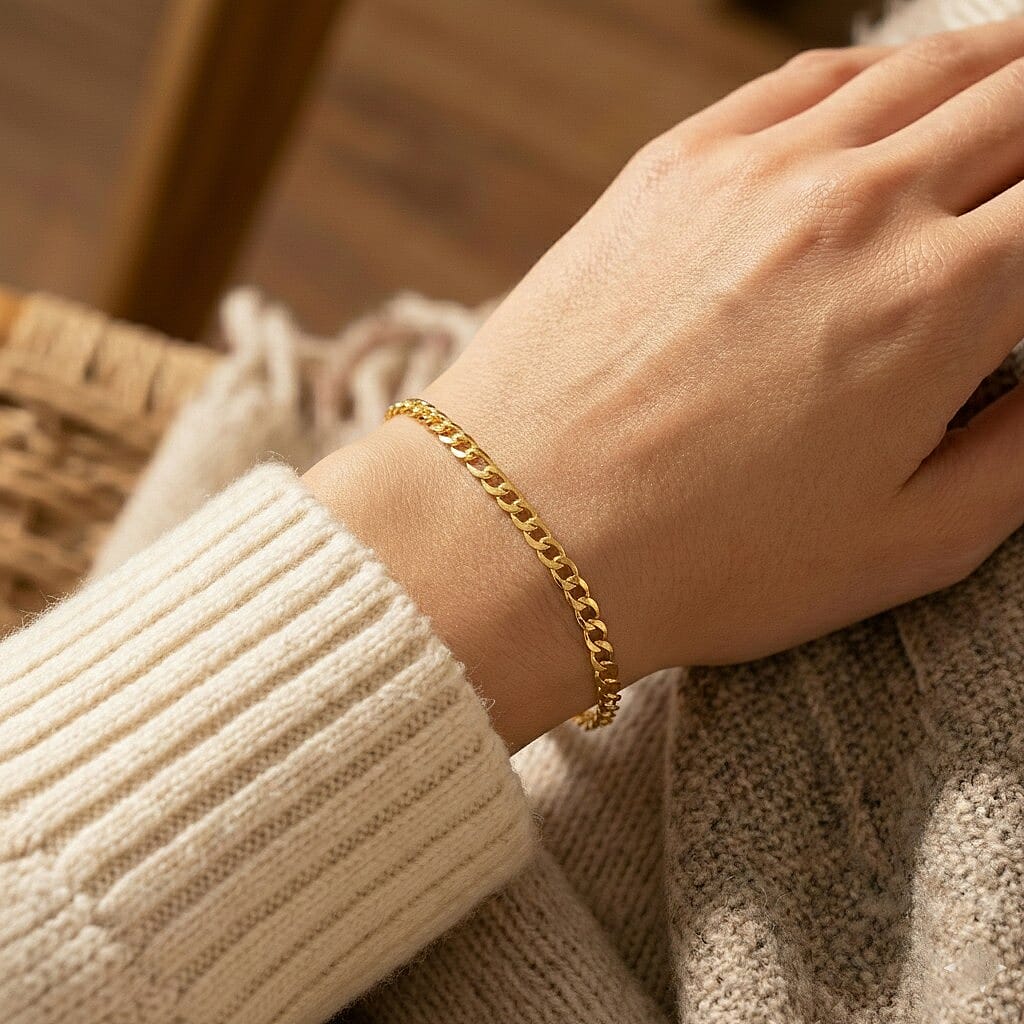 9K Yellow Gold Diamond Cut Flat Curb Bracelet 7 Inch