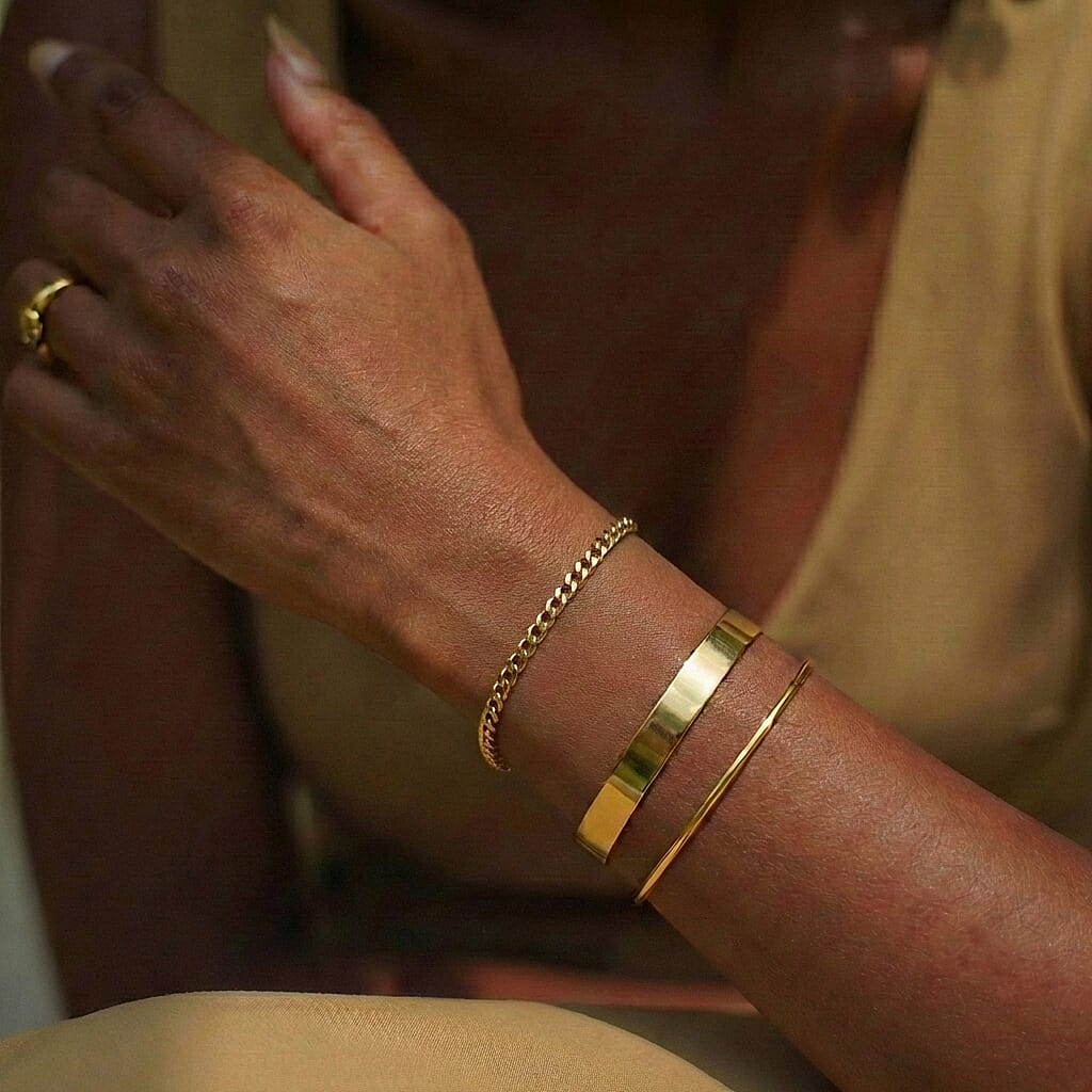 9K Yellow Gold Diamond Cut Flat Curb Bracelet 7 Inch