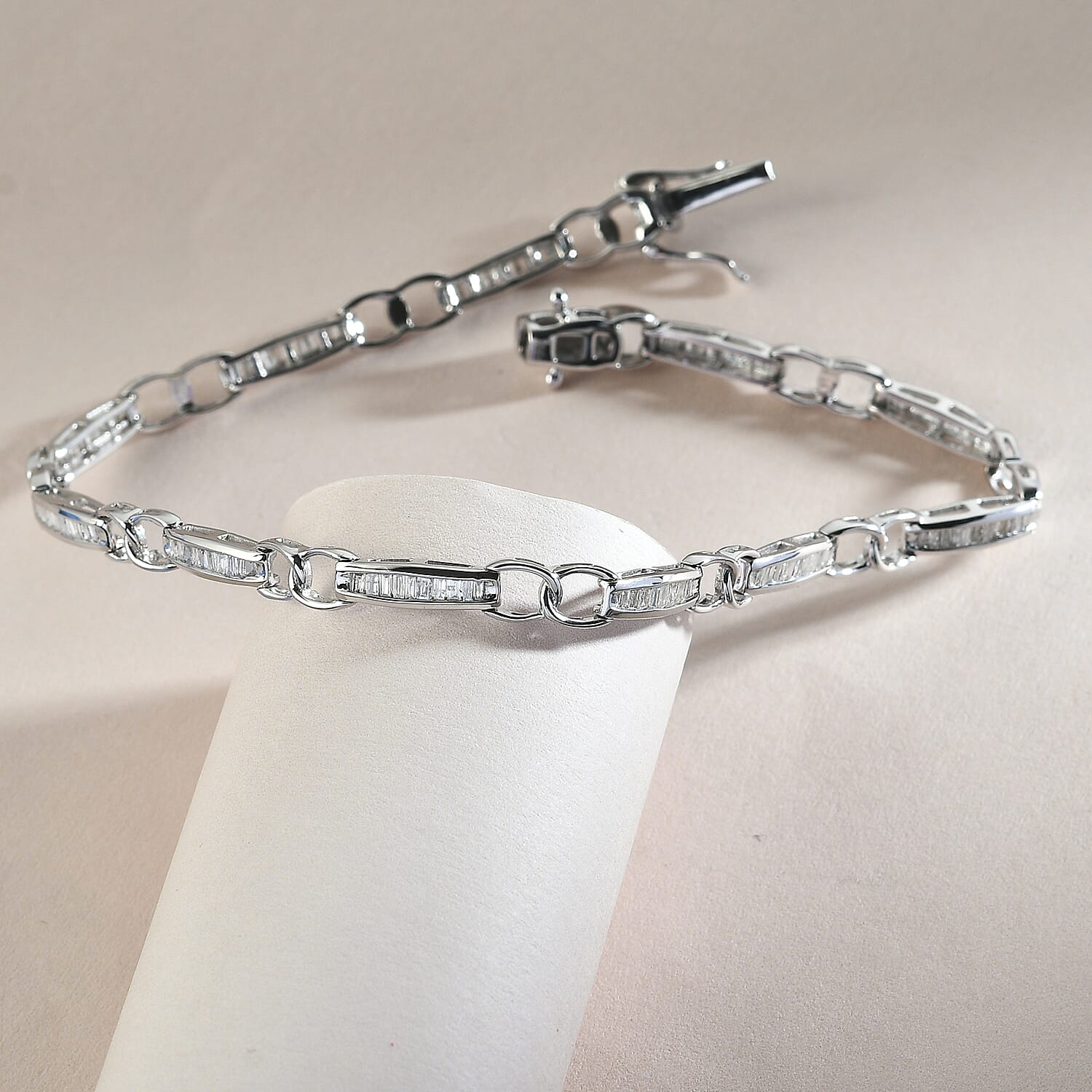 9K White Gold   White Diamond  Tennis Bracelet 1 Row (Size - 7.5) 1.00 ct,  Gold Wt. 5.5 Gms  0.924  Ct.