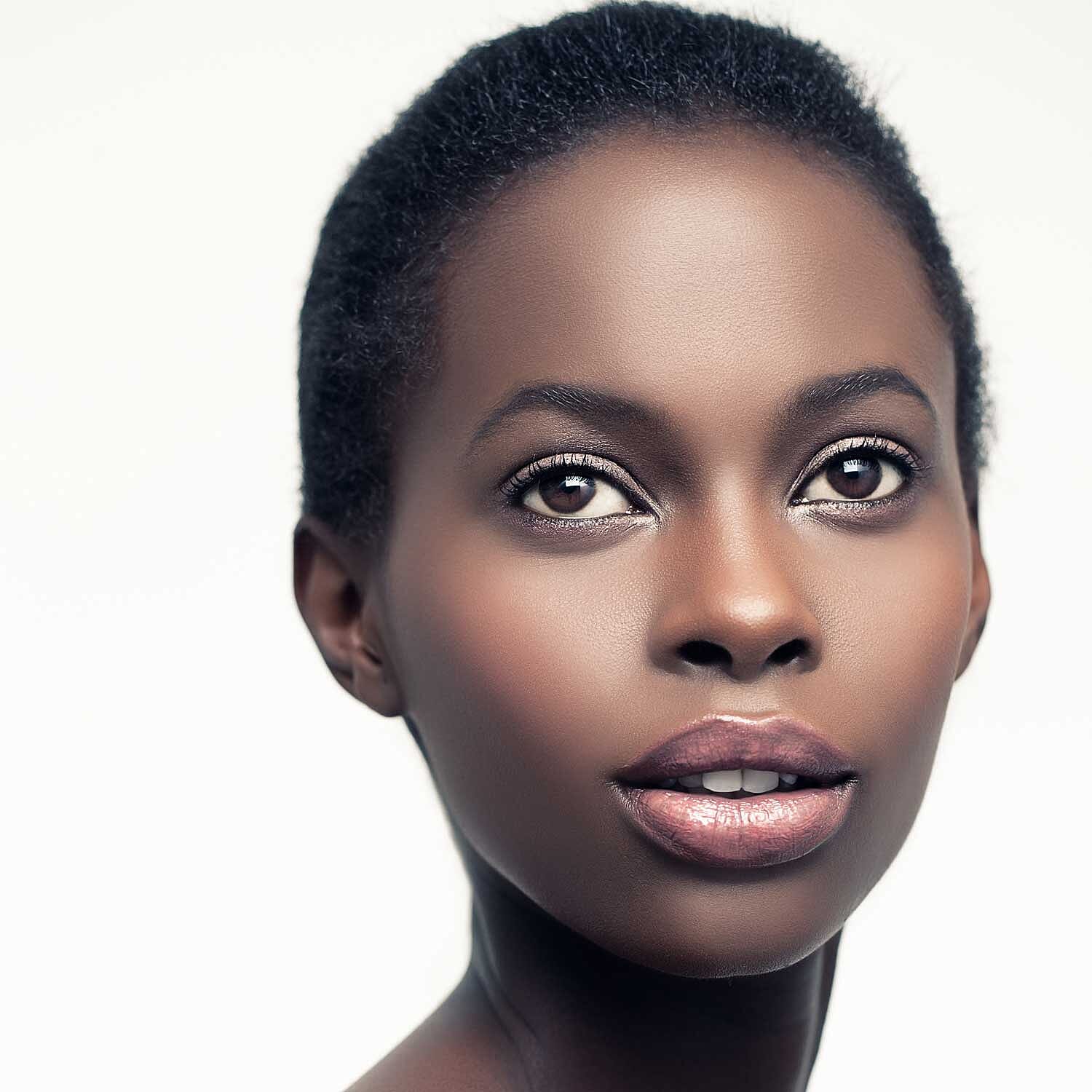 Glindawand- Duo Gift Box (Incl. Fountain of Youth Elixir - 25ml & Divinity Foundation - 10G) - Ebony