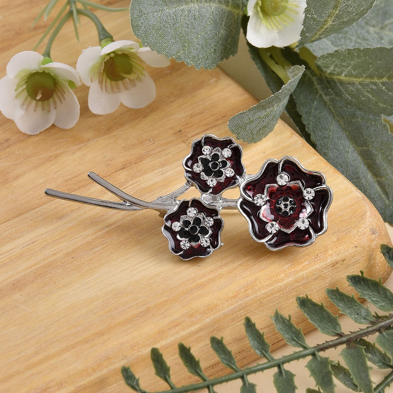 White Austrian Crystal Poppy Flower Brooch (with Enamelled) in Silver Tone