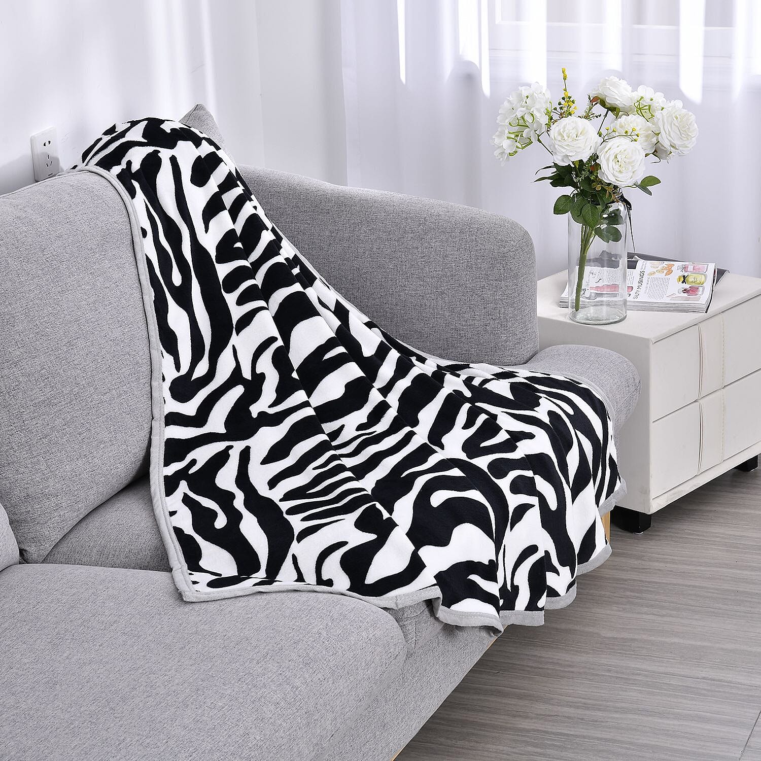 Zebra Pattern Flannel Blanket (Size 200x150 cm) - Black
