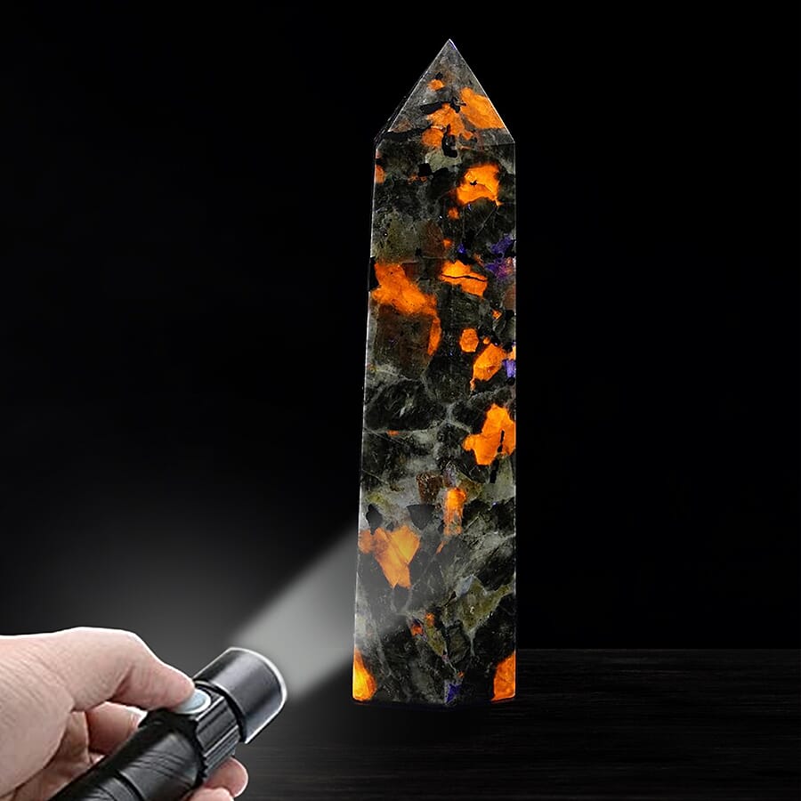 Gem Treasures - Pointed Yooperlite Tower (Size 9x2x2 Cm) - Grey