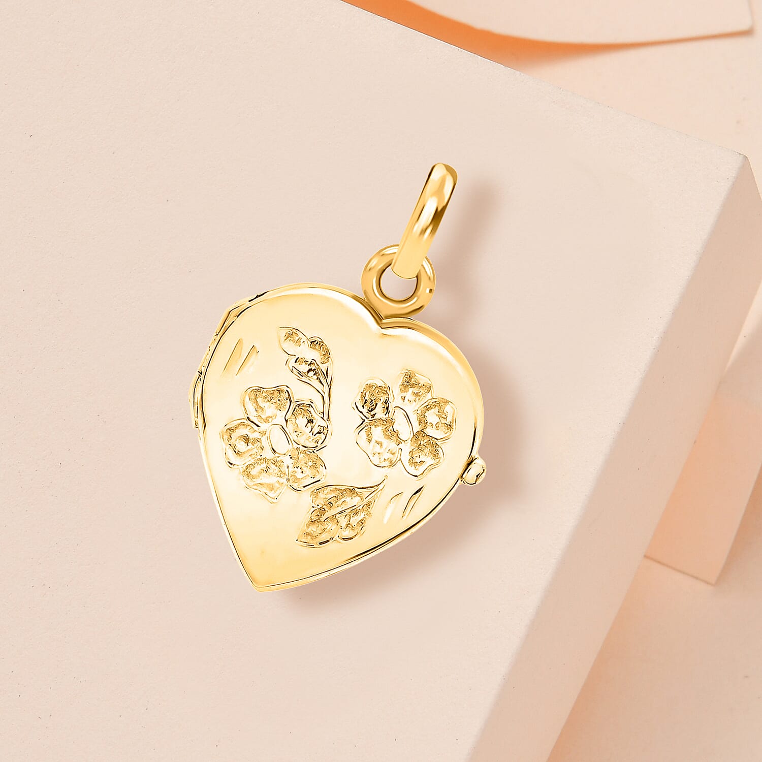 9K Yellow Gold 16mm X 20mm Daisy Detail Heart Locket