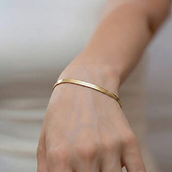 https://tjcuk.sirv.com/Products/71/9/7193028/9K-Yellow-Gold-3mm-Herringbone-Bracelet-7-Inch_7193028_1.jpg?w=342&h=342