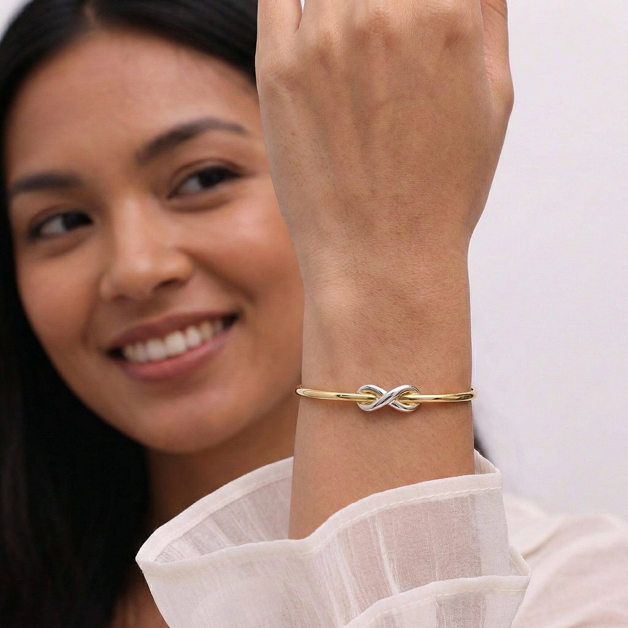 9K Two Colour Gold 7.5mm X 14mm Kiss Band Bangle