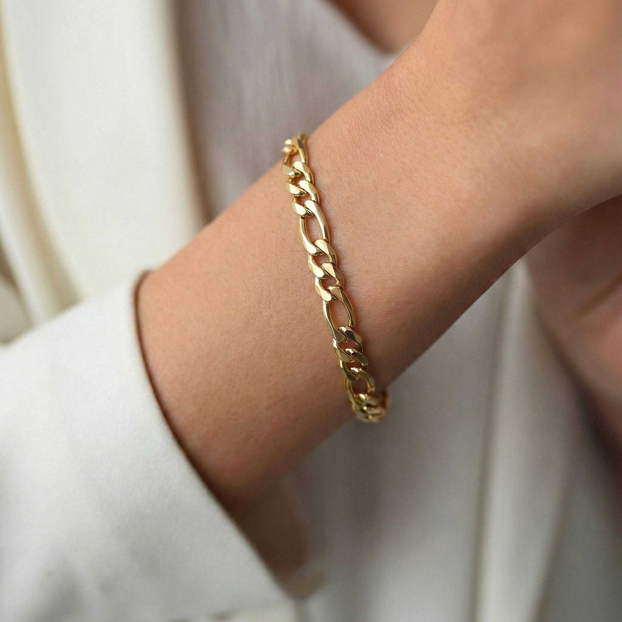 9K Yellow Gold 6mm Hollow Diamond Cut Figaro Bracelet 8.2 Inch