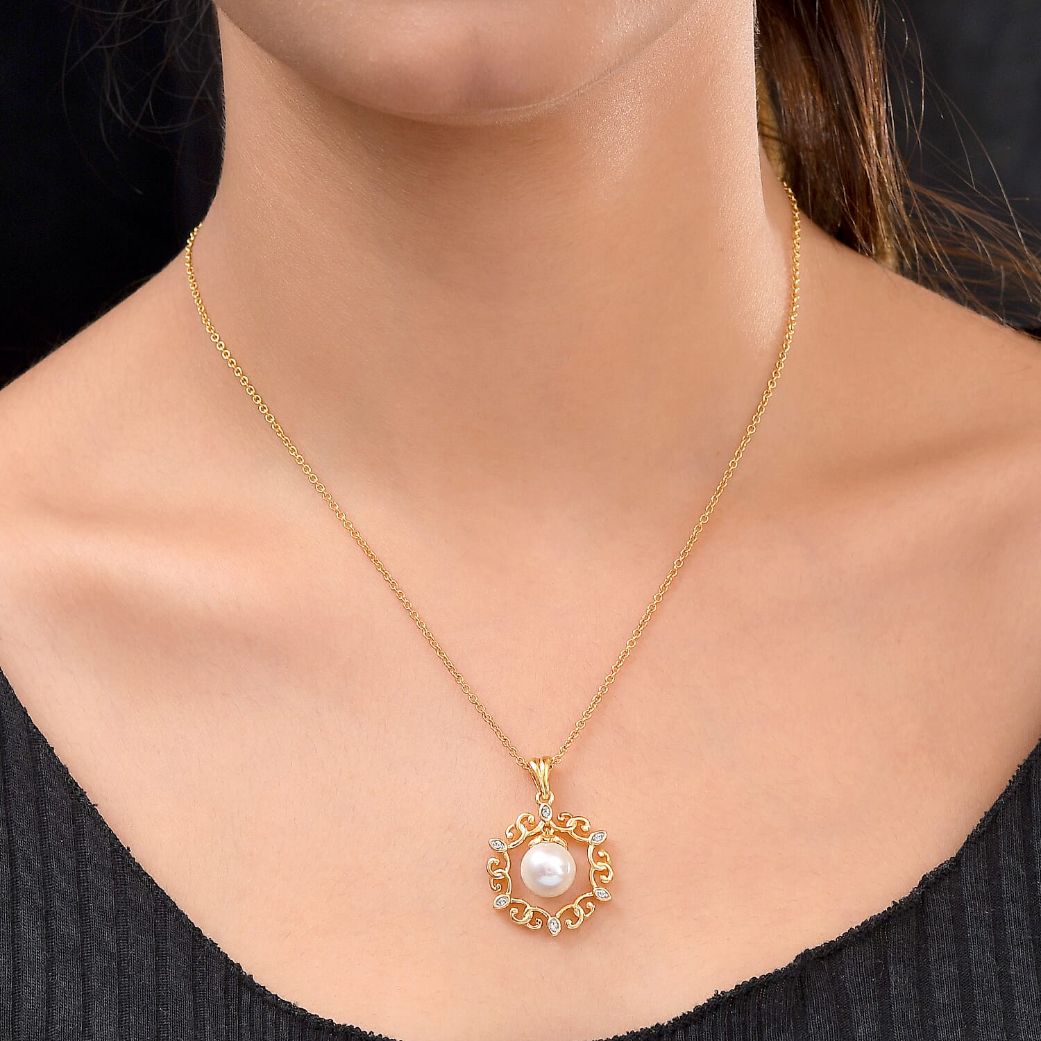 Fresh Water Pearl and Natural Zircon Pendant in Yellow Gold Tone