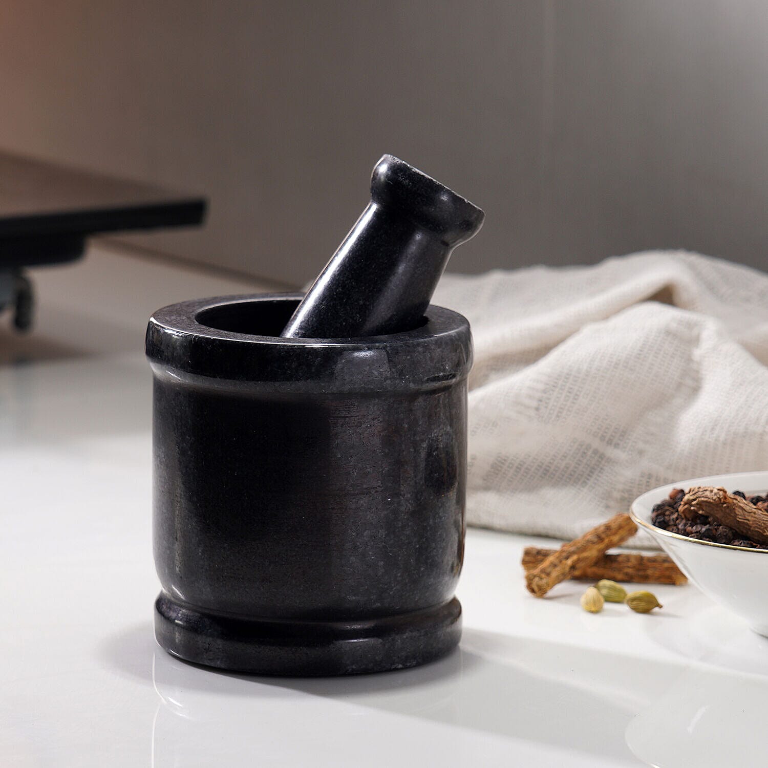 High Quality Granite Herbs and Spice Grinding Mortar and Pestle Set - Black