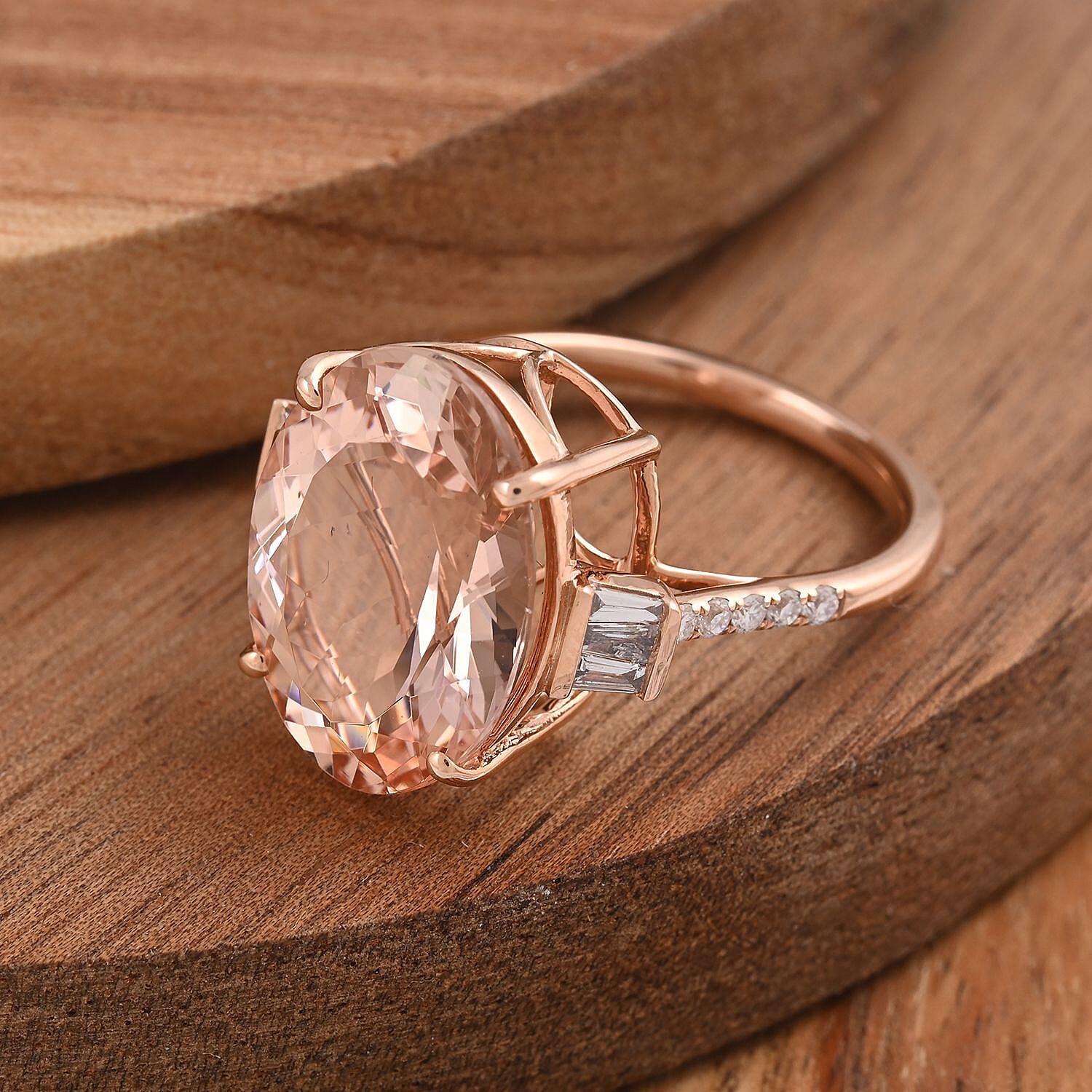 18K Rose Gold  AAA   Marropino Morganite ,  White Diamond  SI Ring 10.10 ct,  Gold Wt. 3.78 Gms  10.100  Ct.
