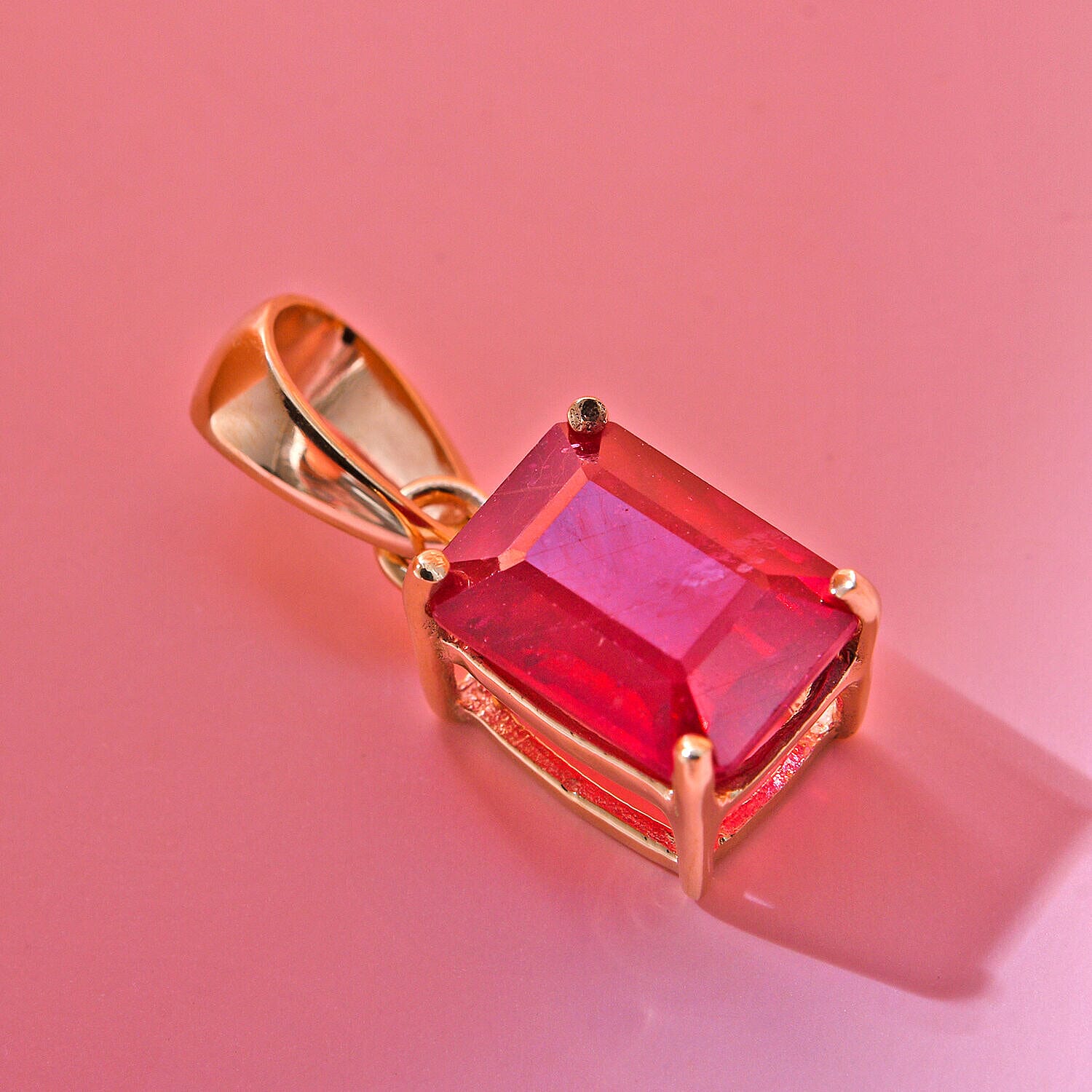 9K Yellow Gold African Ruby Pendant 1.50 Ct