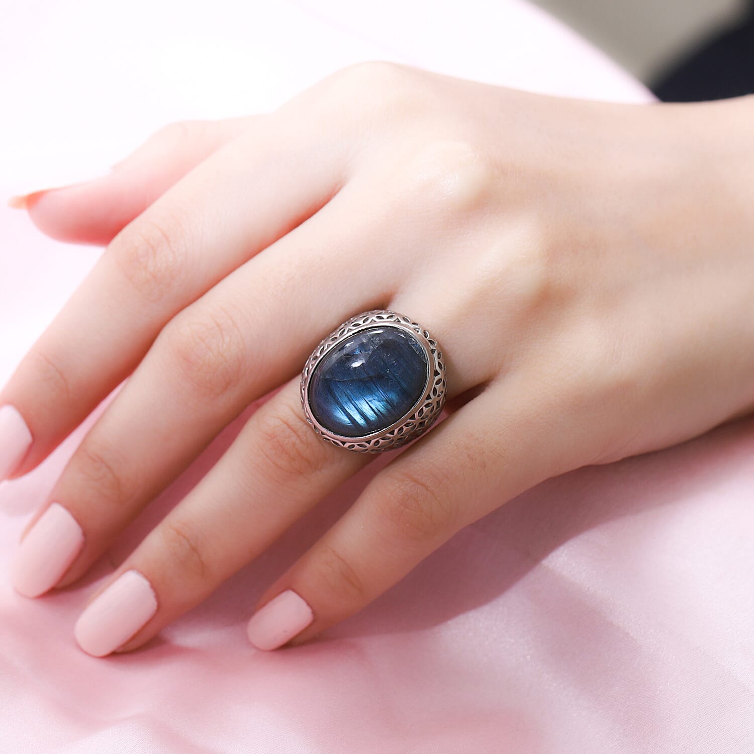 Bali Closeout - Labradorite Solitaire Ring in Platinum Overlay Sterling Silver 17.55 Ct, Silver Wt. 7.48 Gms.