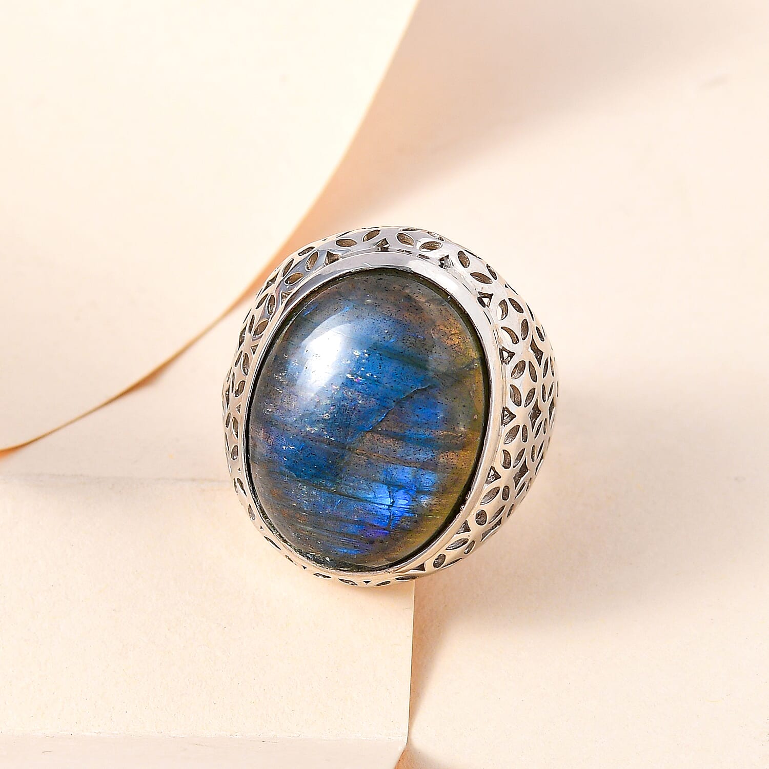 Bali Closeout - Labradorite Solitaire Ring in Platinum Overlay Sterling Silver 17.55 Ct, Silver Wt. 7.48 Gms.