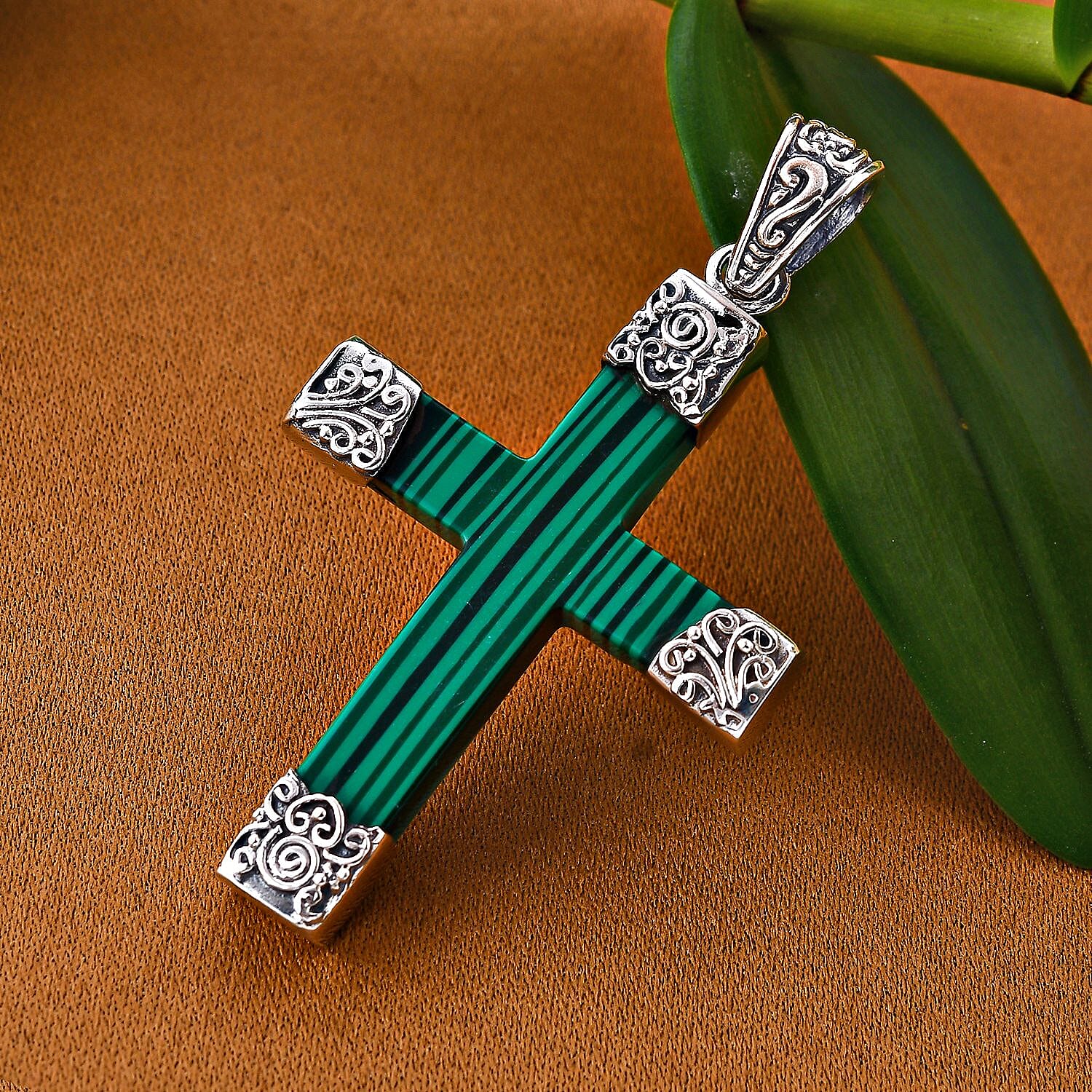 Royal Bali Collection - Malachite Cross Pendant in Sterling Silver 15.00 Ct, Silver Wt. 5 Gms