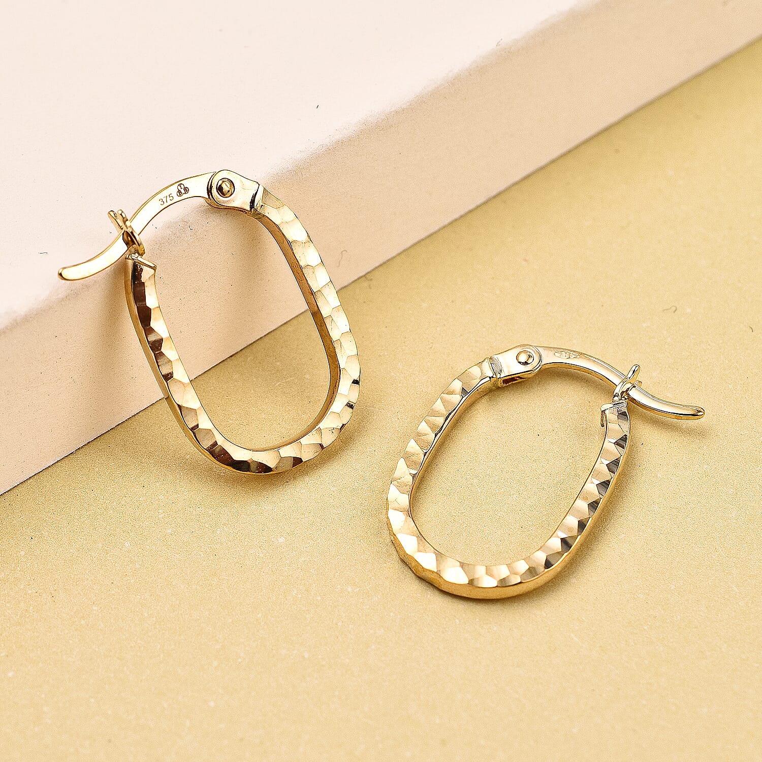 9K Yellow Gold  Earring,  Gold Wt. 0.92 Gms