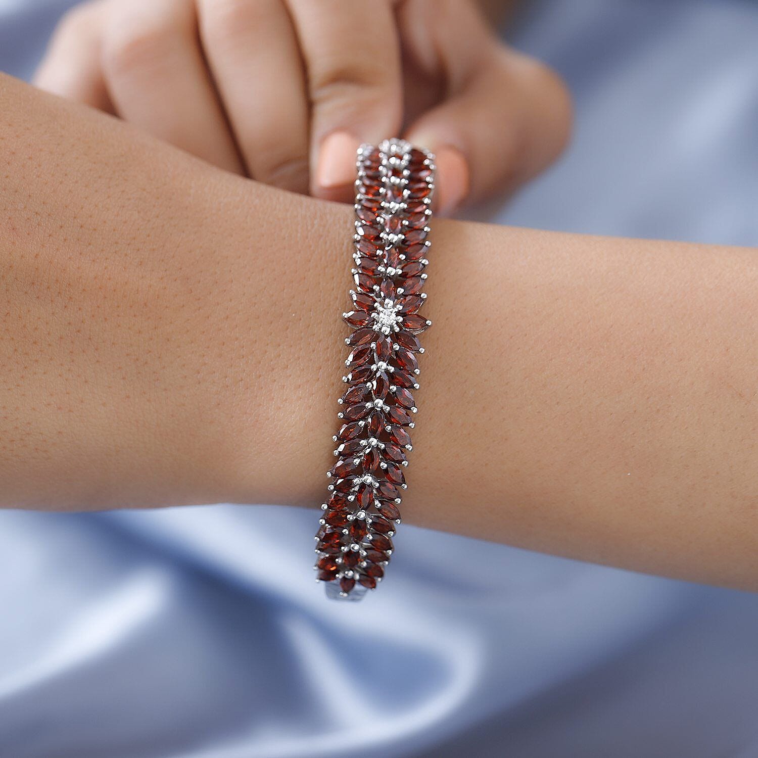 Mozambique Garnet and Natural Zircon Bangle (Size - 7.5 ) in Platinum Overlay Sterling Silver 11.780  Ct, Silver Wt. 21.50 Gms
