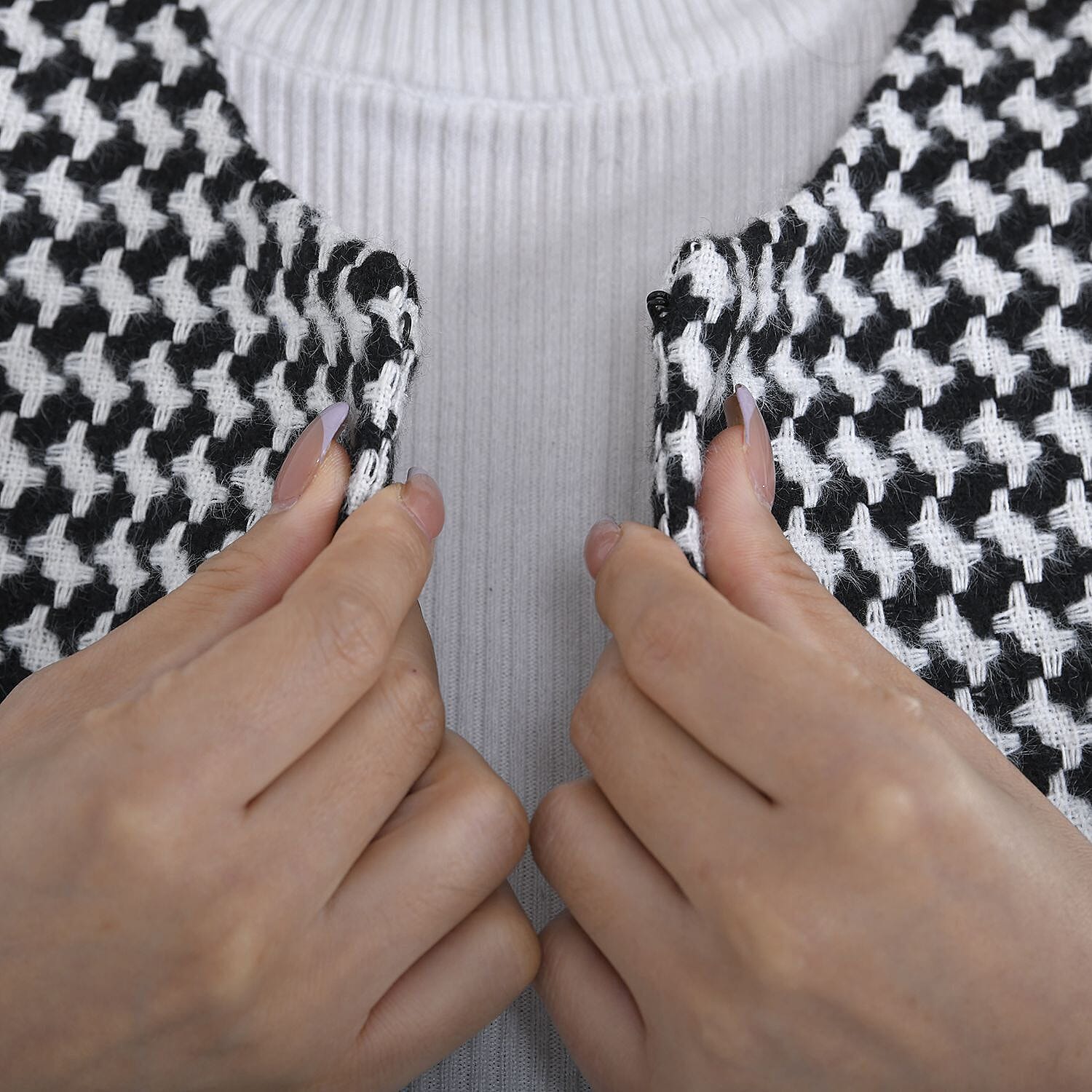 Tamsy Houndstooth Tweed Jacket - White & Black Tamsy Houndstooth Tweed Jacket - White & Black