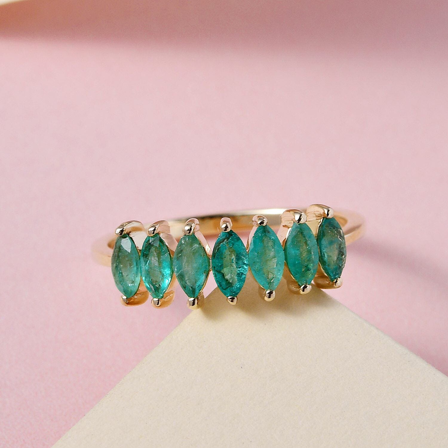 9K Yellow Gold  AA   Colombian Emerald  Ring  Gold Wt. 1.80 Gms  0.950  Ct.