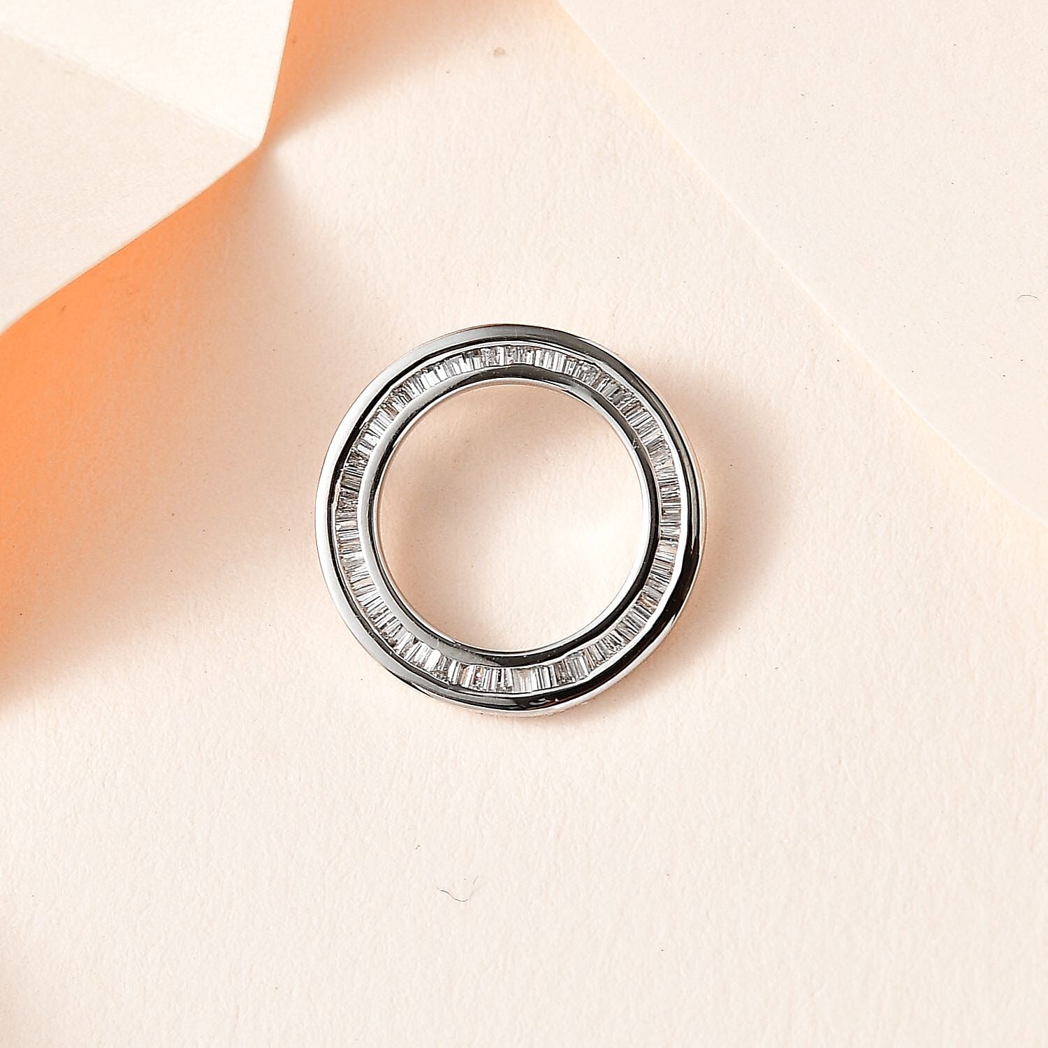 NY CloseOut - 950 Platinum IGI Certified Diamond (I3-GH) Circle Pendant