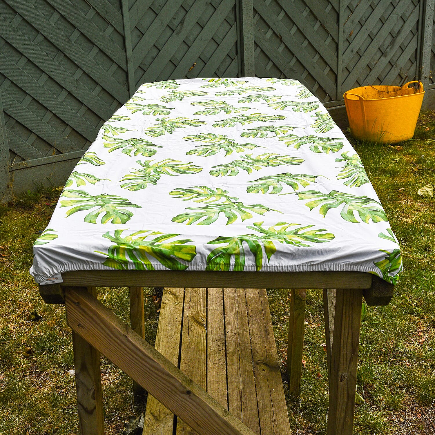 Homesmart Leaf Pattern Rectangle Table Cloth (Size 193x86 cm) - Light Green