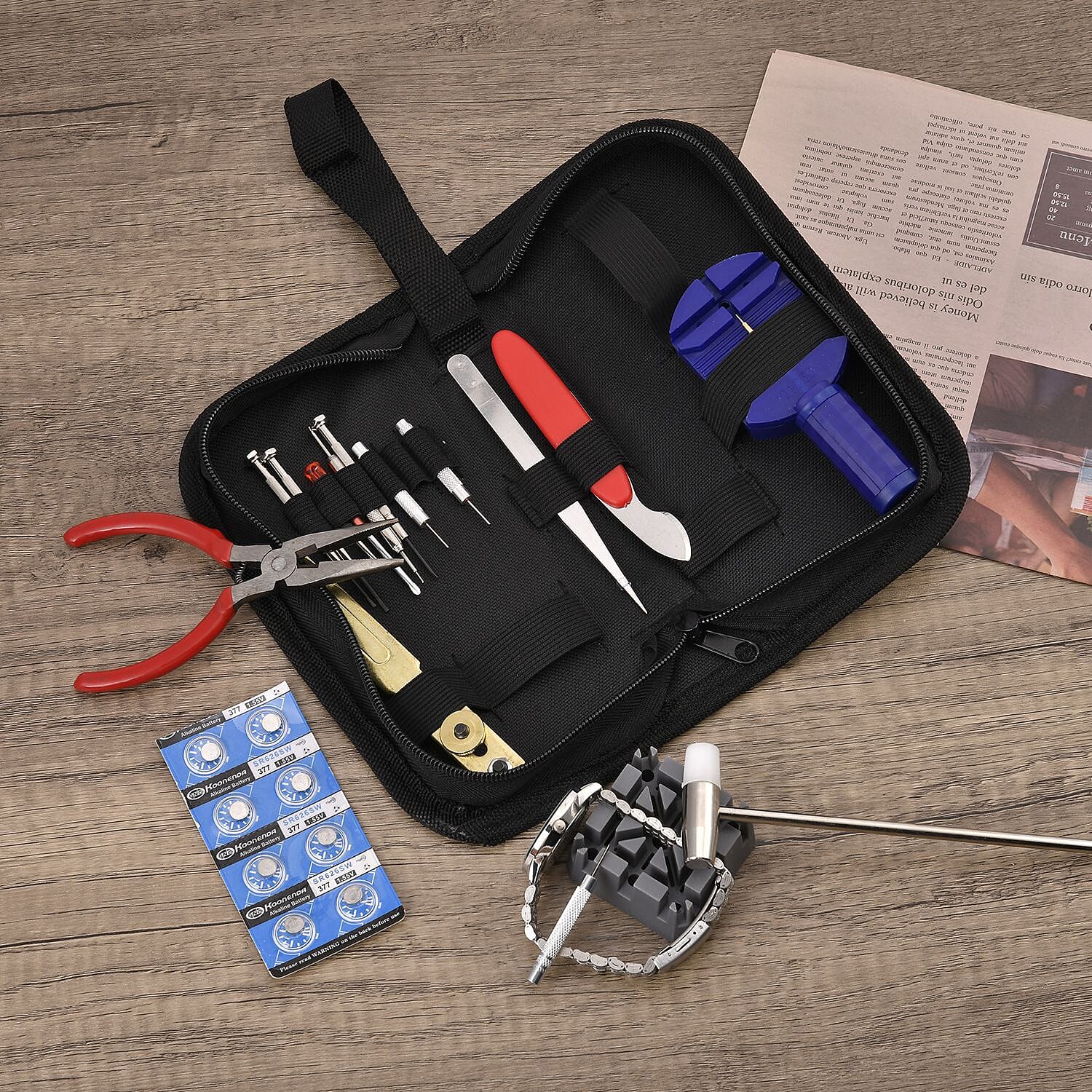 16 Piece Watch Repair Toolkit Including 8 Batteries
