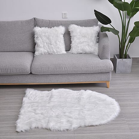 Set of a Faux Fur Glitter Carpet and 2 Cushion Cover. (White)