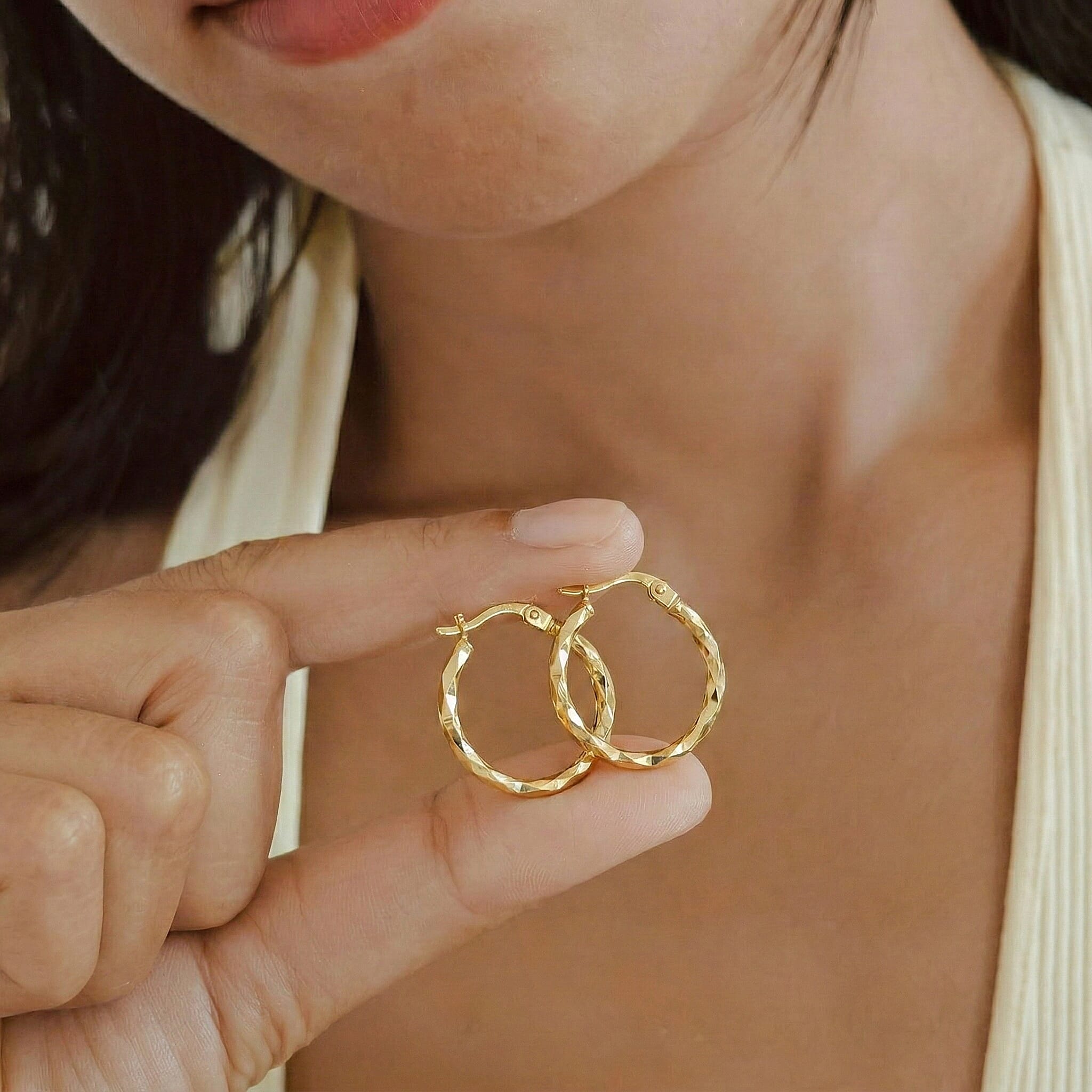 9K Yellow Gold  Earring,  Gold Wt. 1 Gms