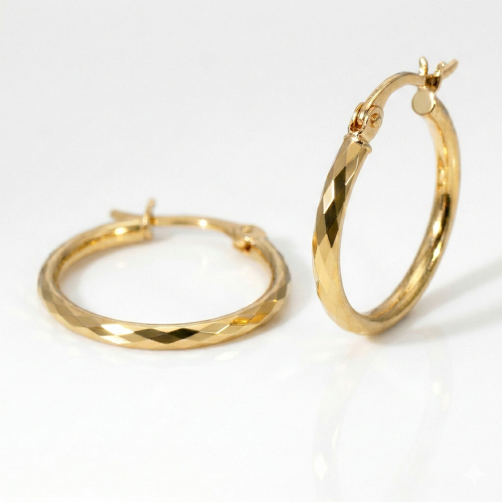9K Yellow Gold  Earring,  Gold Wt. 1 Gms