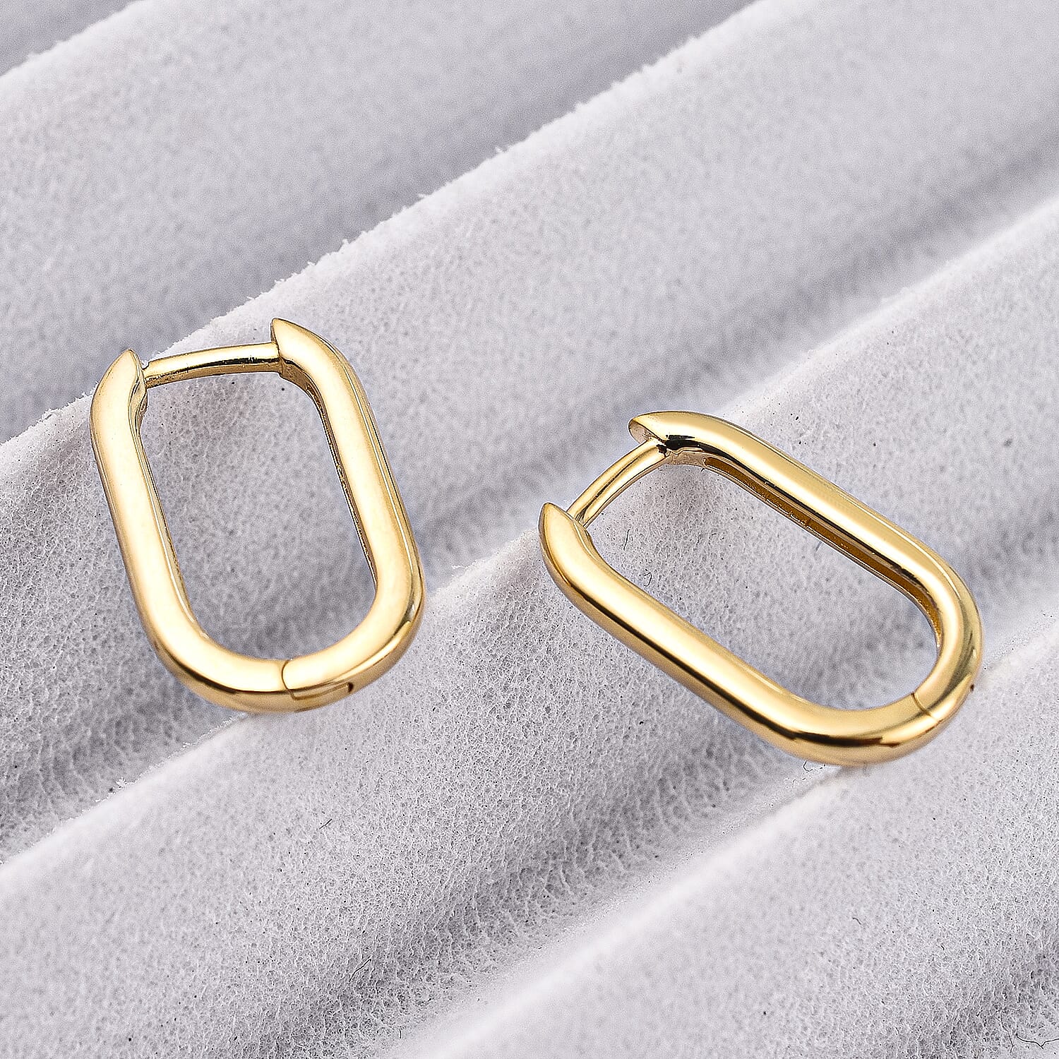 9K Yellow Gold  Earring,  Gold Wt. 1.9 Gms