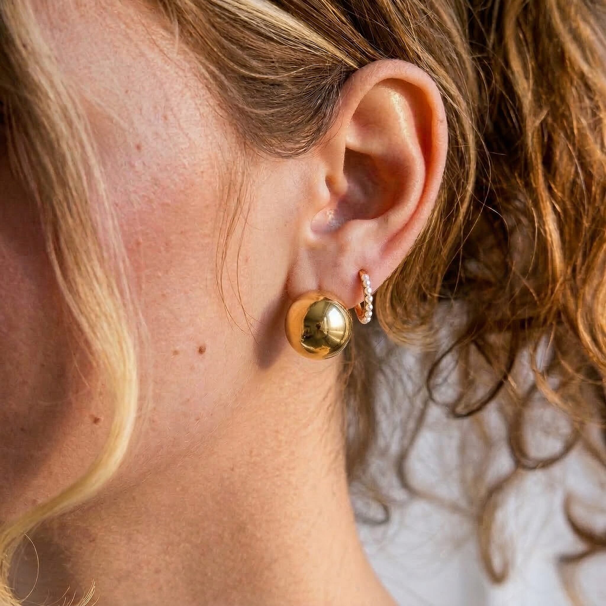 9K Yellow Gold  Earring,  Gold Wt. 1 Gms