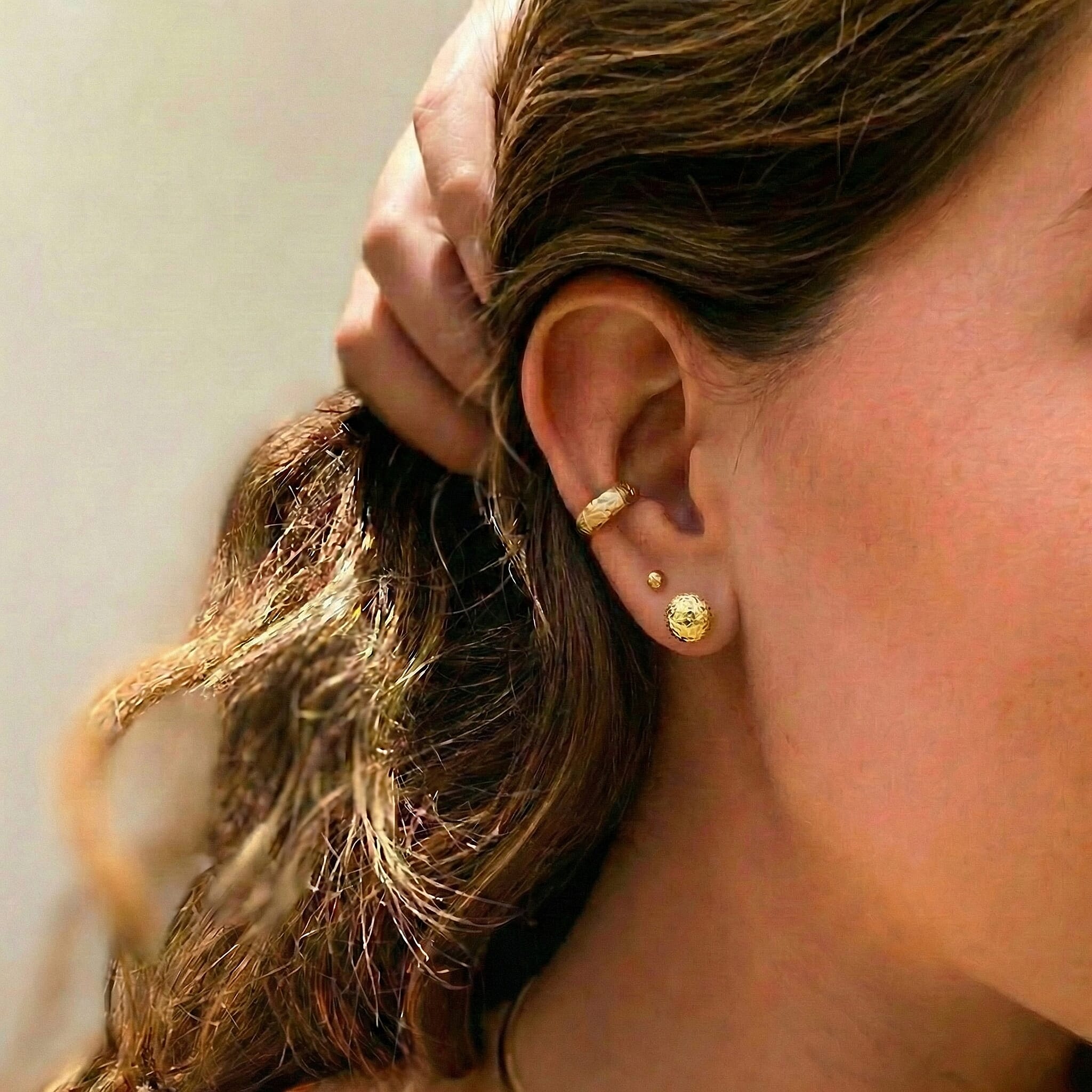 9K Yellow Gold  Earring,  Gold Wt. 1.1 Gms