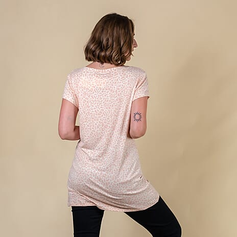 Tamsy Giraffe Pattern Round Neck Tshirt (Size S) - Blush Pink