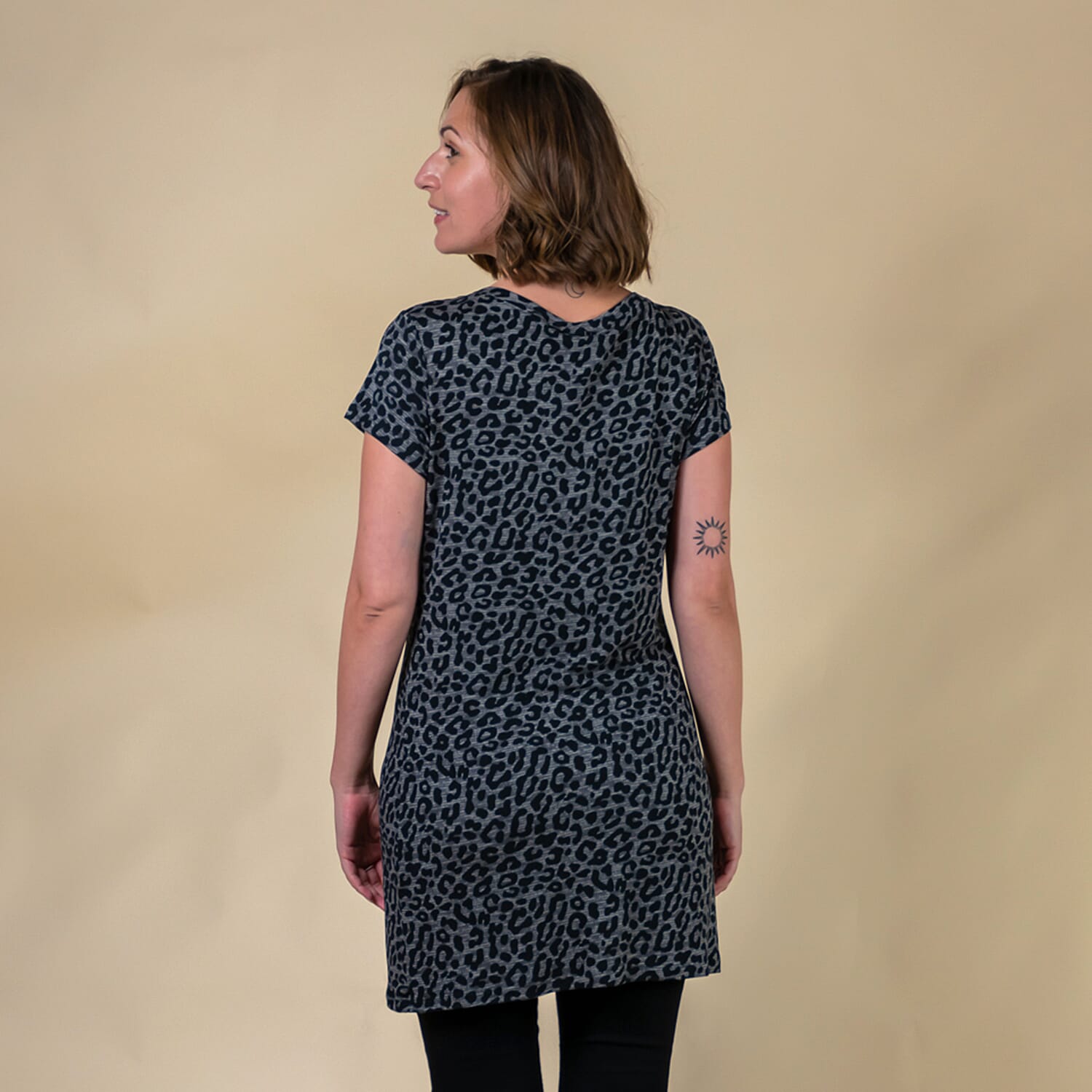 Tamsy Leopard Pattern Round Neck Sleep Shirt for Women (Size M) - Dark Grey