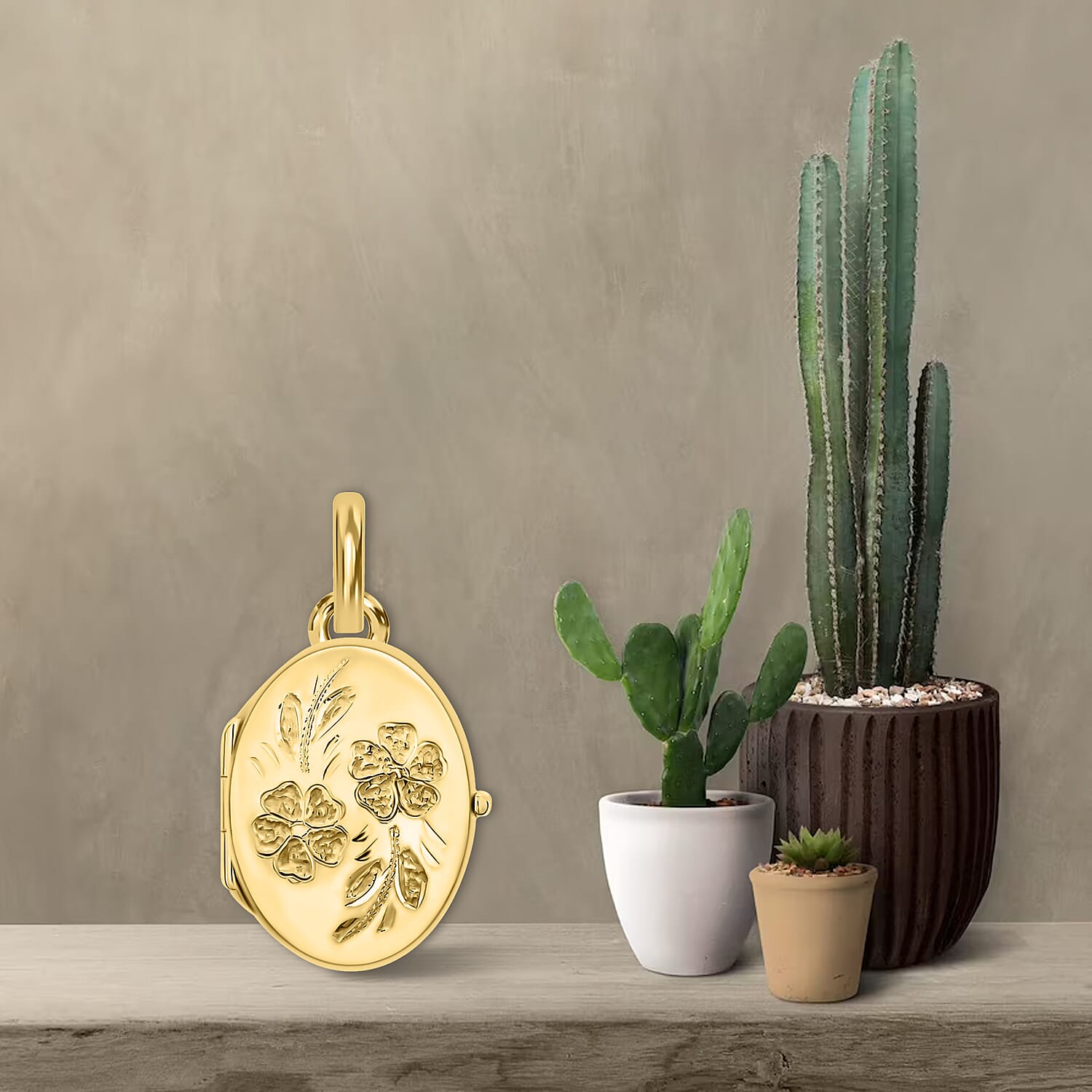 9K Yellow Gold  Pendant,  Gold Wt. 2.6 Gms