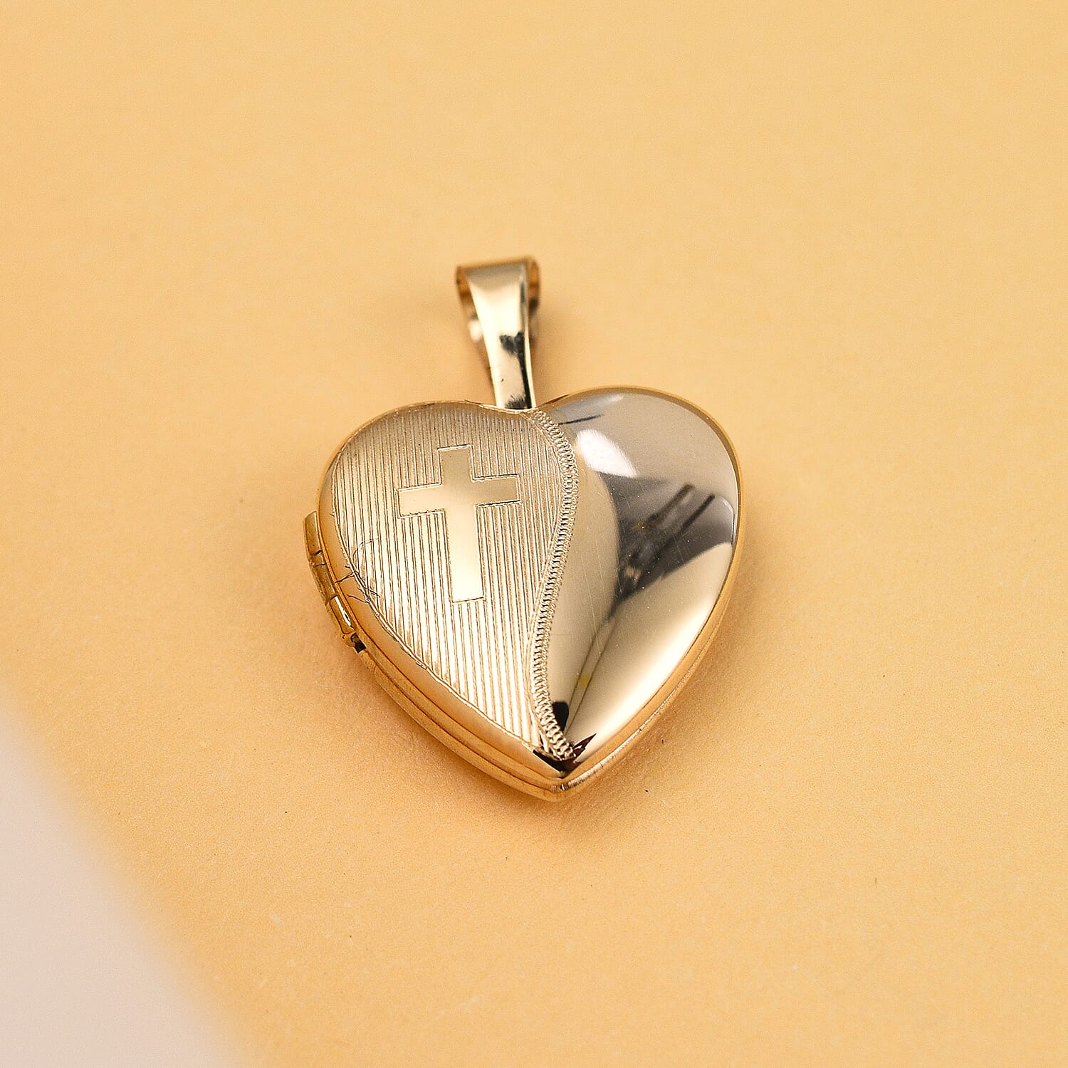 9K Yellow Gold  Pendant,  Gold Wt. 0.87 Gms