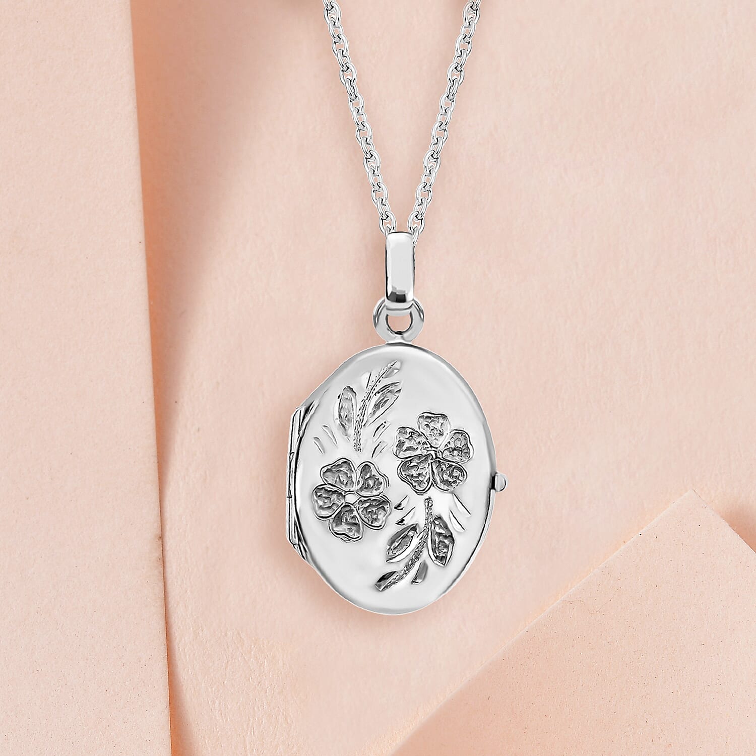 9K White Gold  Pendant,  Gold Wt. 2.7 Gms