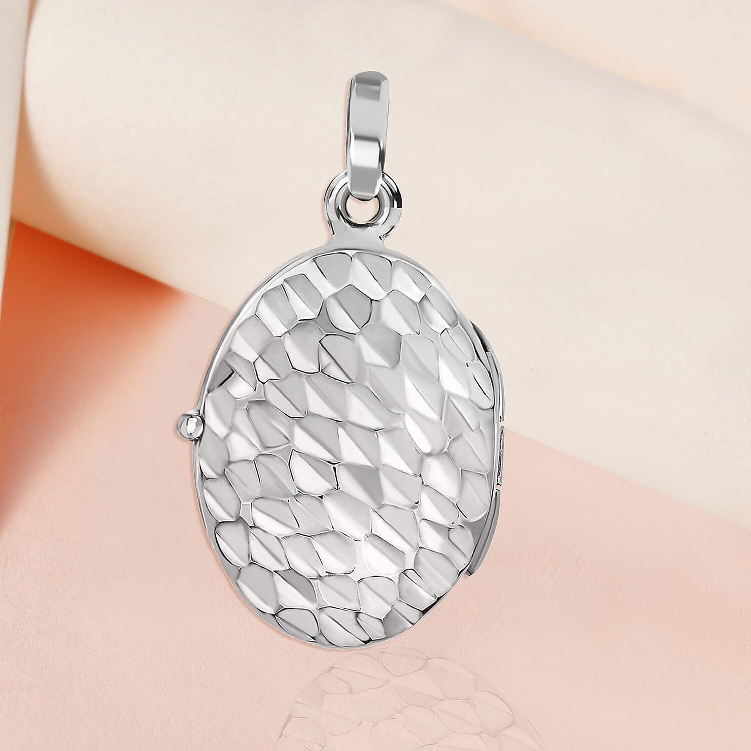 9K White Gold  Pendant,  Gold Wt. 2.9 Gms