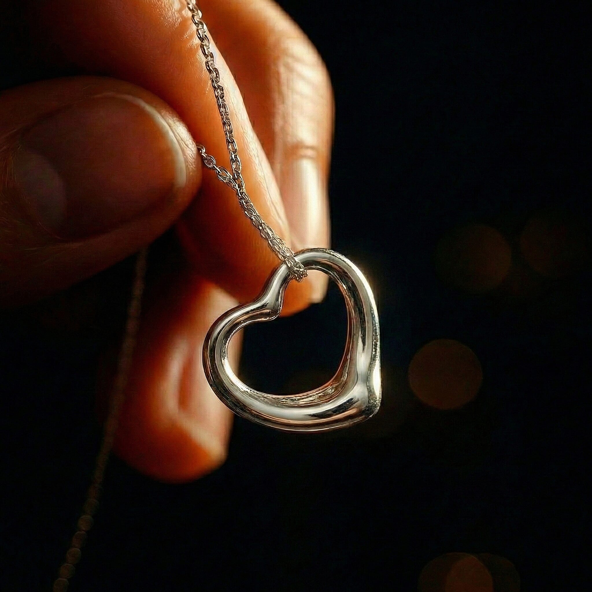 18K W Gold  Pendant,  Gold Wt. 0.55 Gms