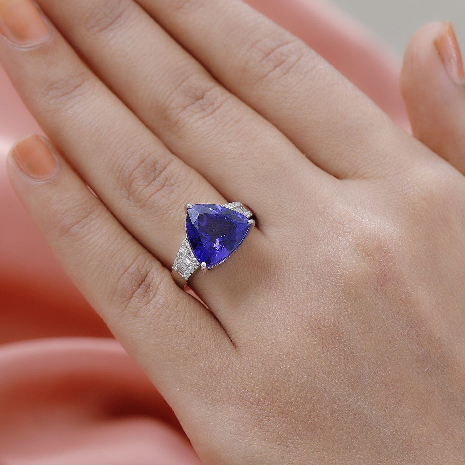 RHAPSODY 950 Platinum AAAA Tanzanite and (VS - E-F) Diamond Ring  7.10 Ct, Platinum Wt. 7.83 Gms