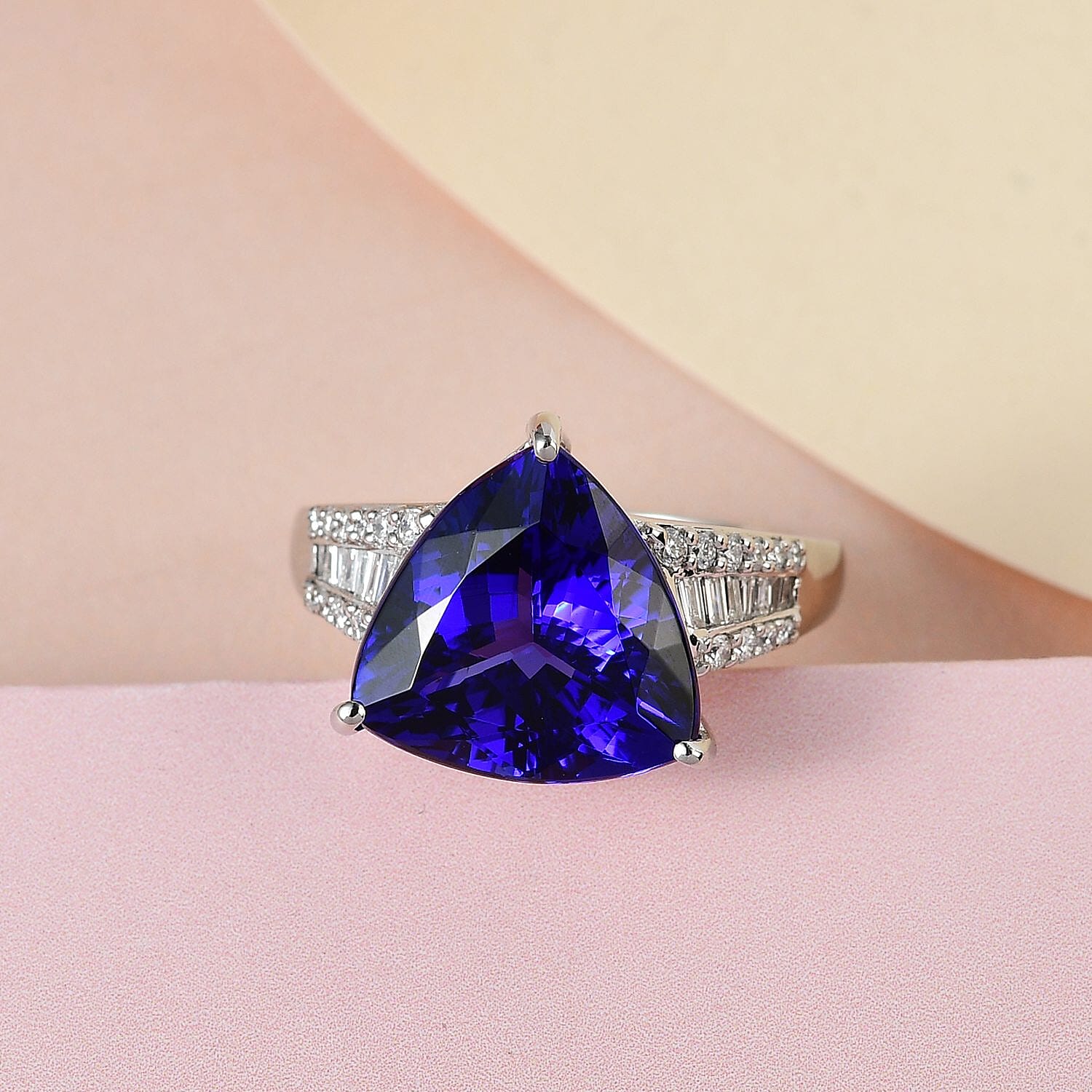 RHAPSODY 950 Platinum AAAA Tanzanite and (VS - E-F) Diamond Ring  7.10 Ct, Platinum Wt. 7.83 Gms