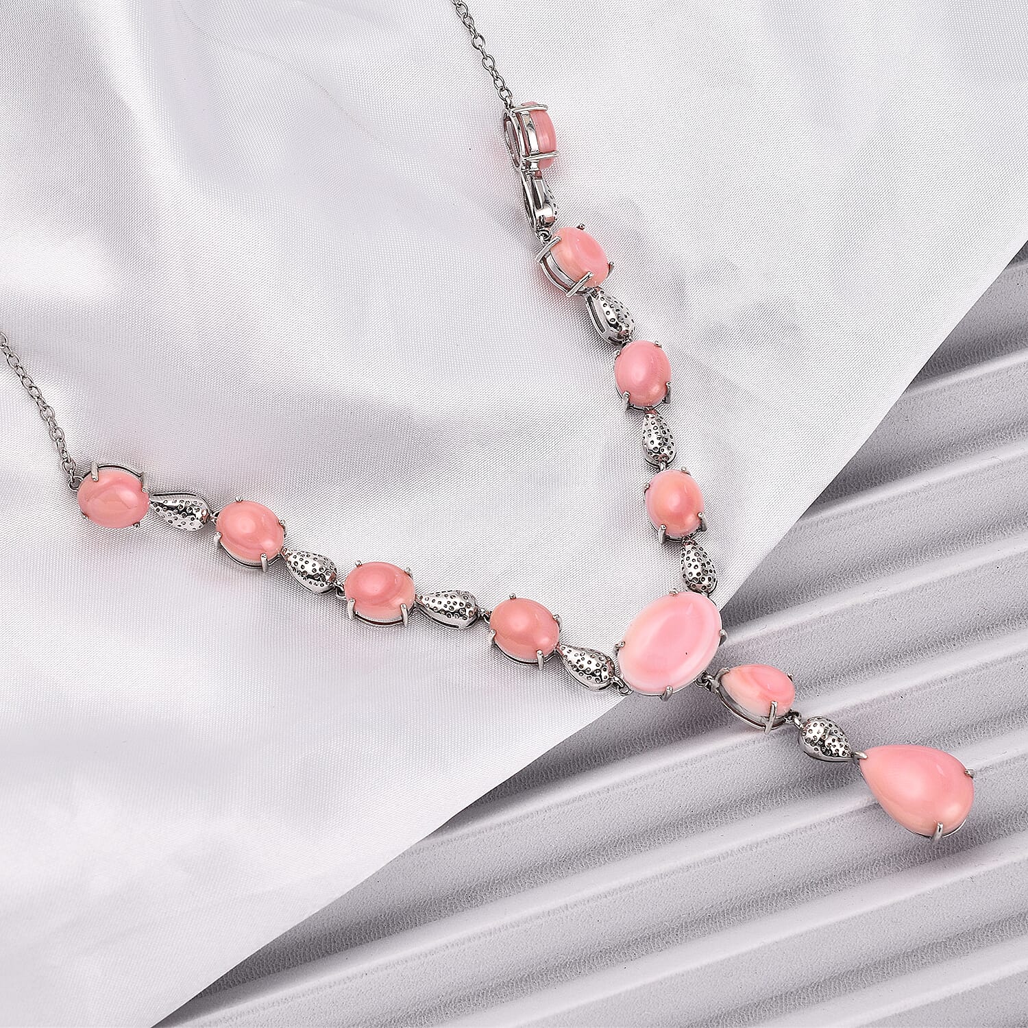 Extremely Rare Find - AAA Queen Conch Shell Necklace (Size - 20) in Rhodium Overlay Sterling Silver 84.00 Ct, Silver Wt 12.00 GM