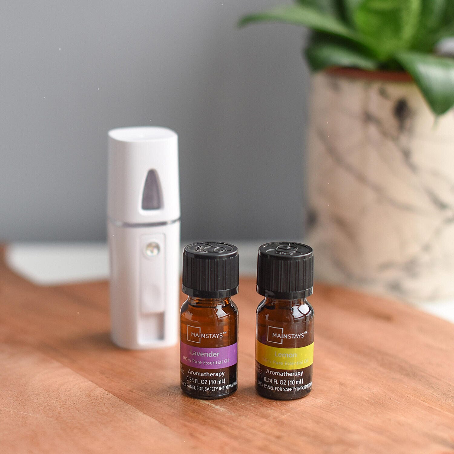 Rechargeable Cooling Face Mist Diffuser with 2 X 100% Pure Essential Oil (Lavender & Lemon 10ml Each)