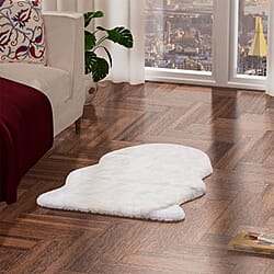Faux Fur Patterned Rug - Doormat -  White