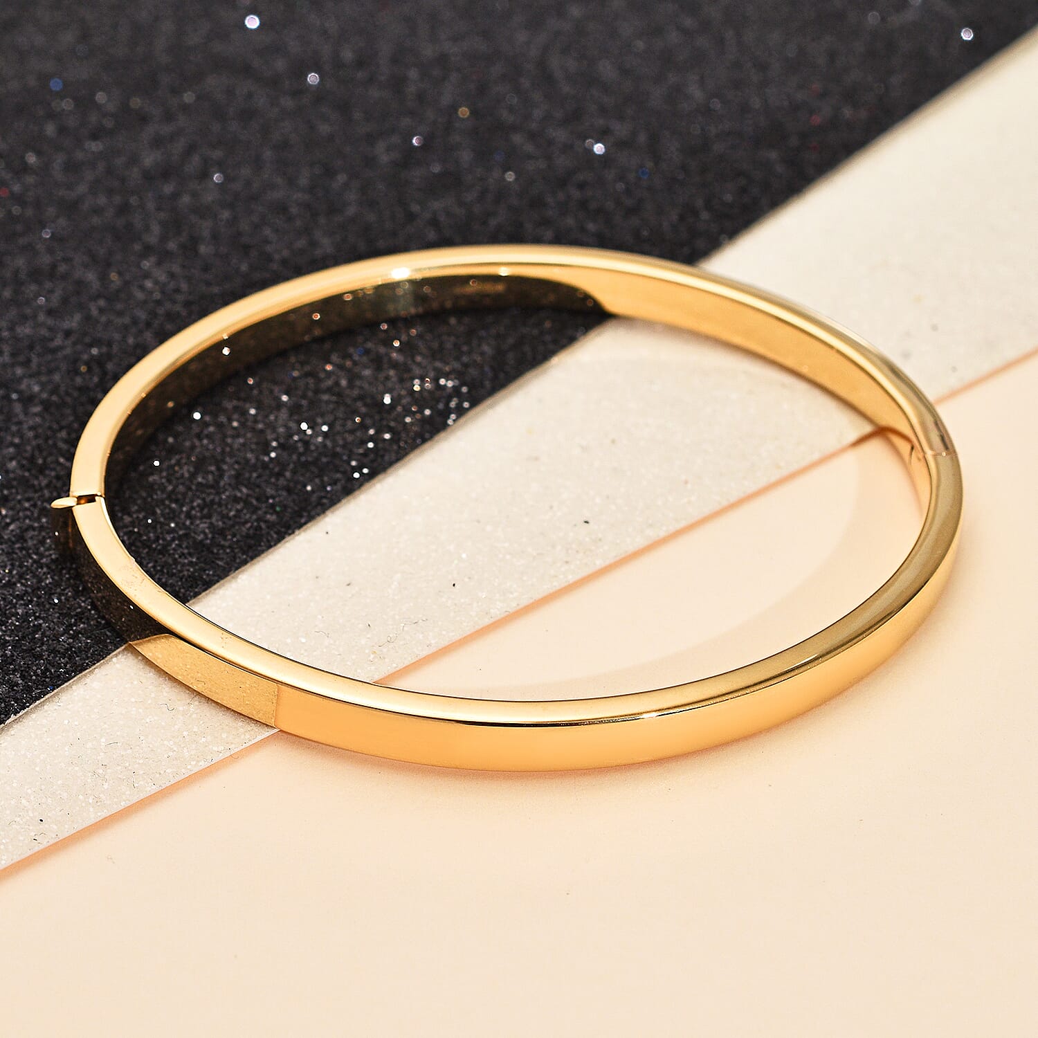 Hatton Garden Close Out -  18K Yellow Gold Bangle (Size 7), Gold Wt. 13.50 Gms