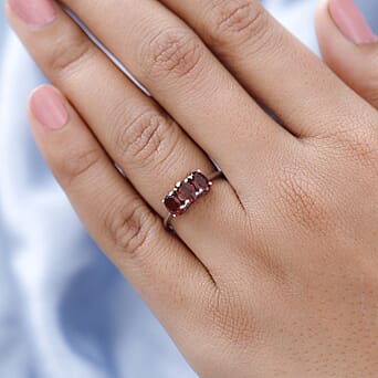 https://tjcuk.sirv.com/Products/74/4/7442122/Mozambique-Garnet-Trilogy-Ring-in-Platinum-Overlay-Sterling-Silver-1.5_7442122_2.jpg?w=342&h=342