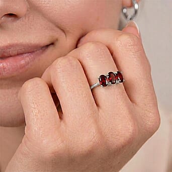 https://tjcuk.sirv.com/Products/74/4/7442122/Mozambique-Garnet-Trilogy-Ring-in-Platinum-Overlay-Sterling-Silver_7442122_2.jpg?w=342&h=342