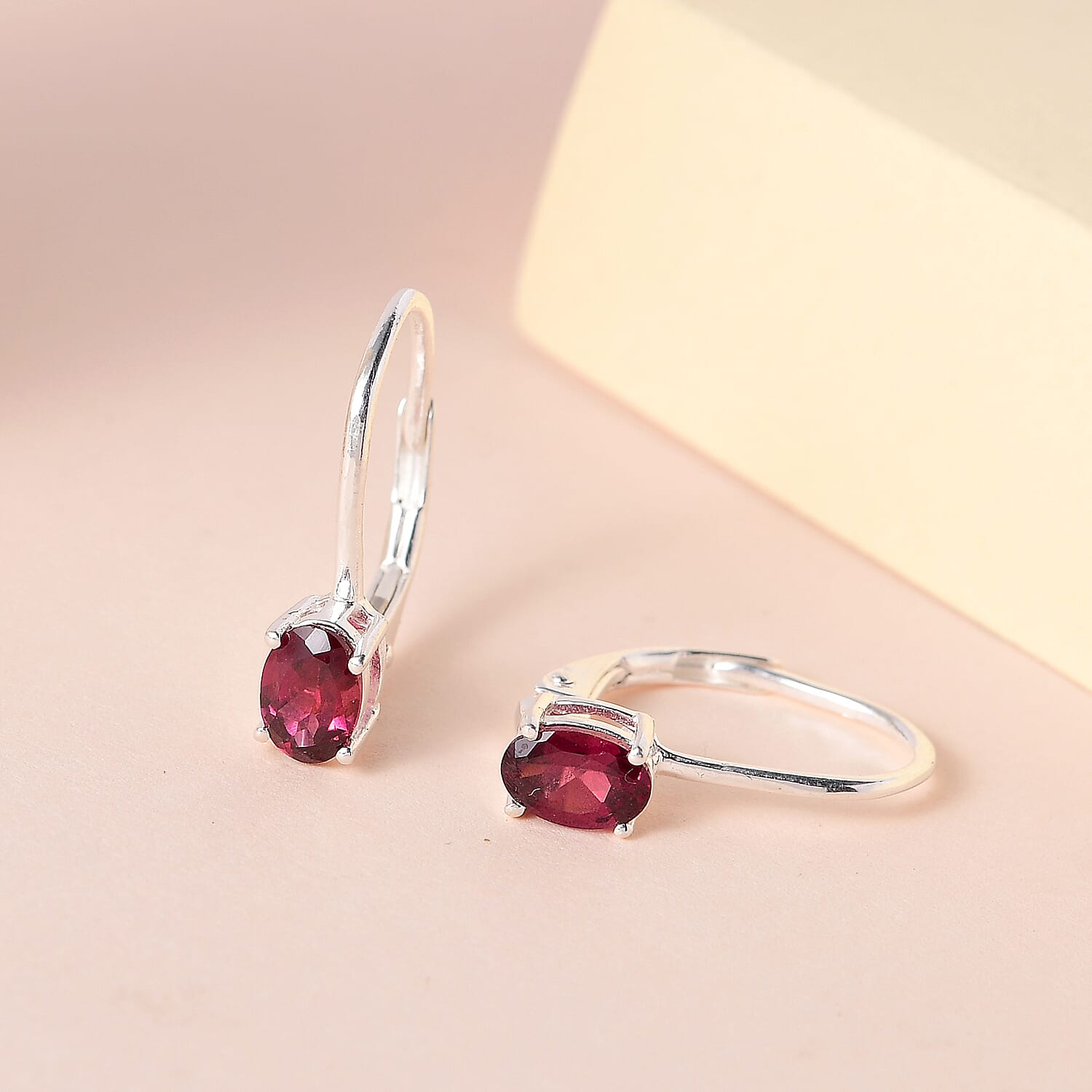 Rhodolite Garnet Solitaire Lever Back Earrings in Sterling Silver 1.162 Ct